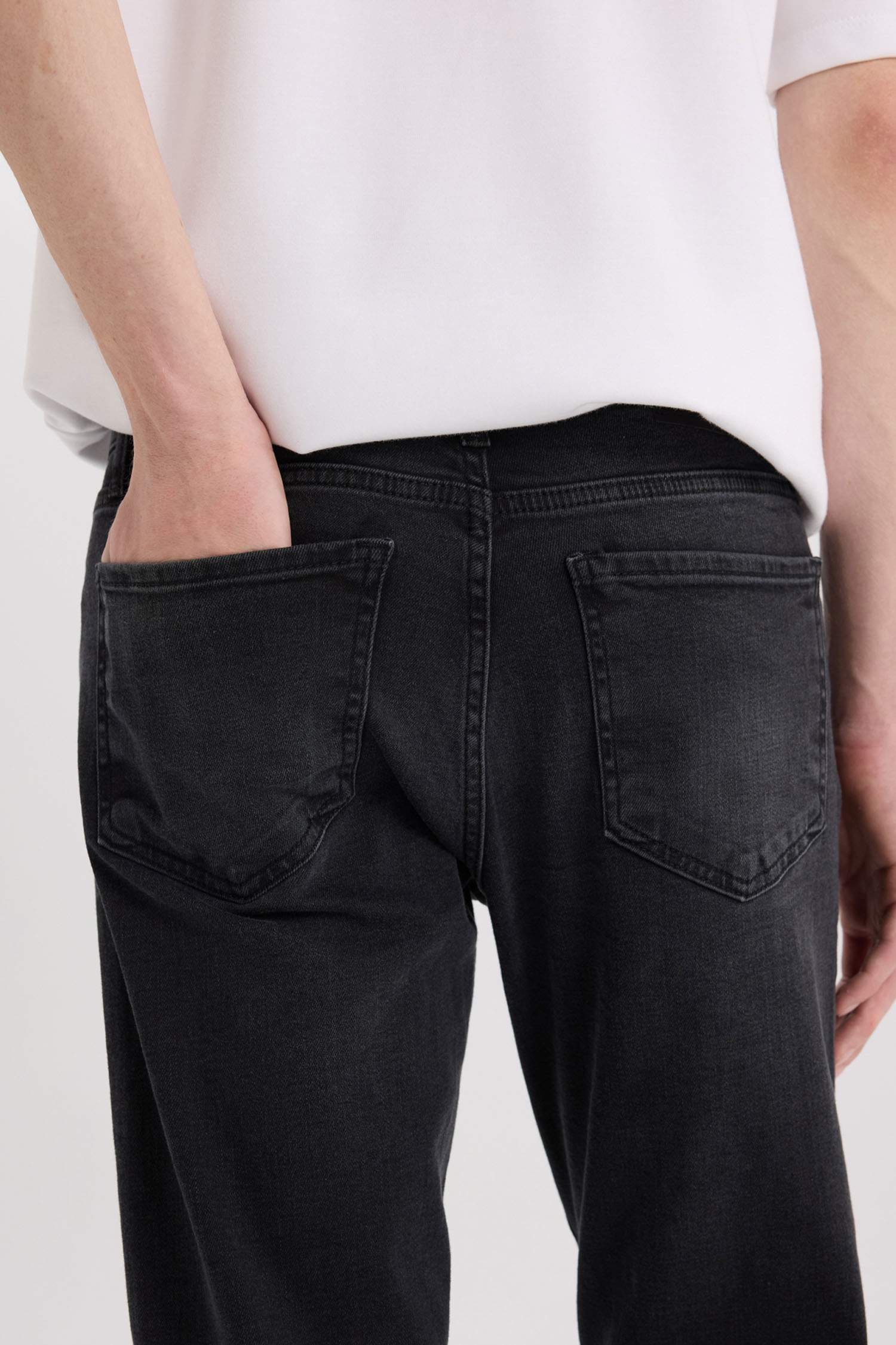 Slim Tapered Fit Dar Kalıp Normal Bel Daralan Paça Jean Pantolon