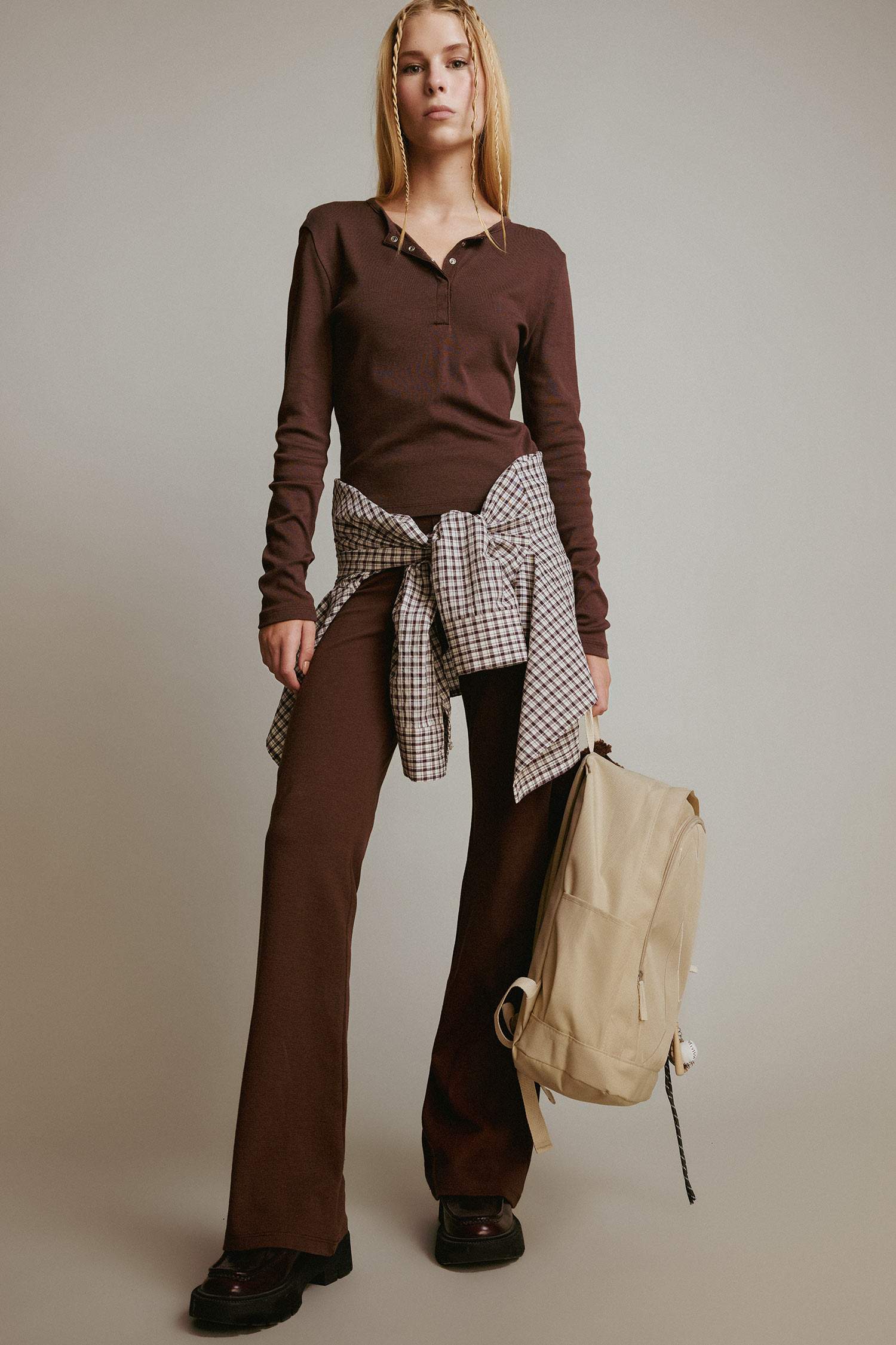 تيشيرت ردن طويل سليم فيت مخصر بياخة بأزرار