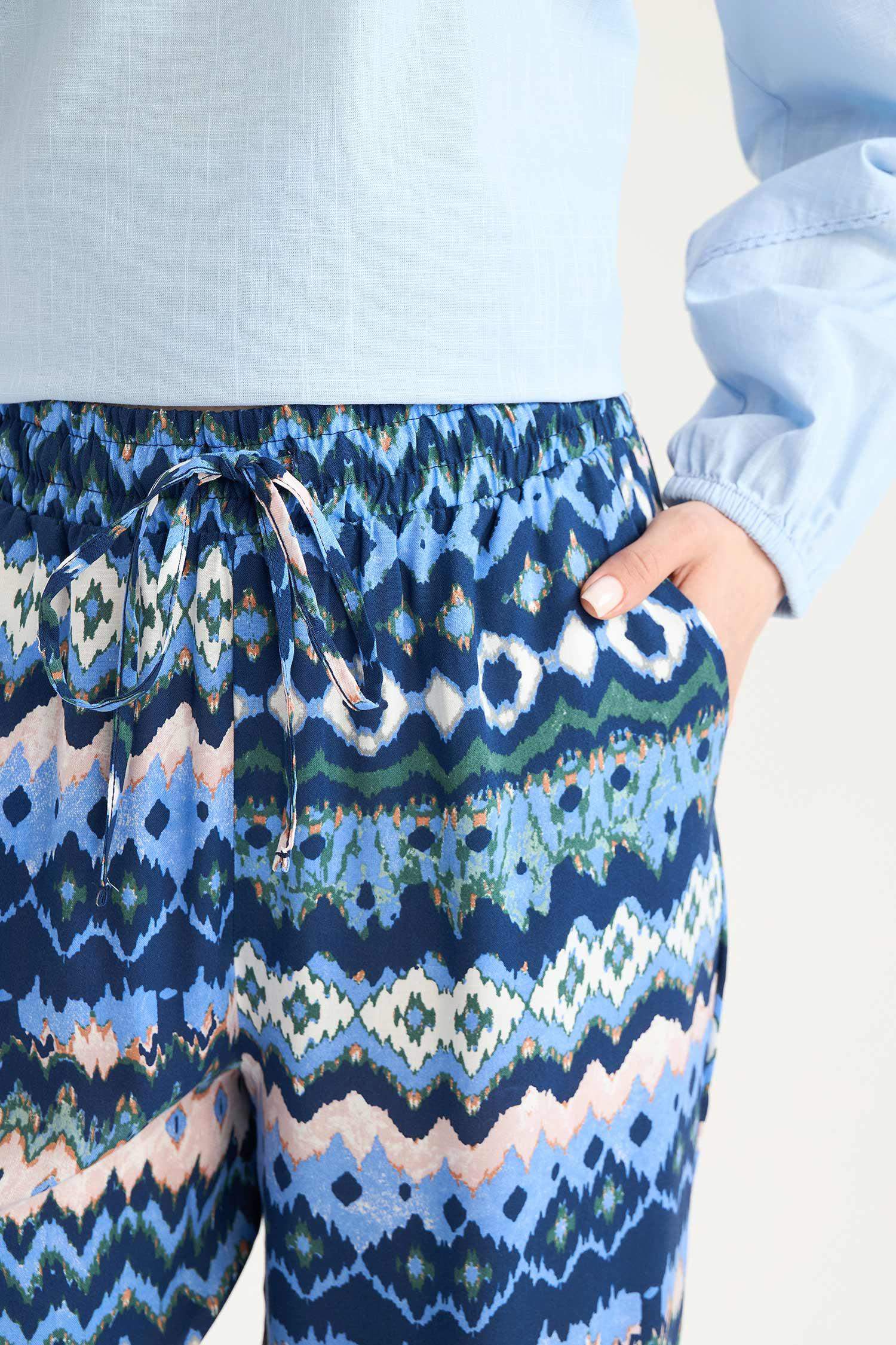 بنطلون قصة عادية برجل عادية وجيب