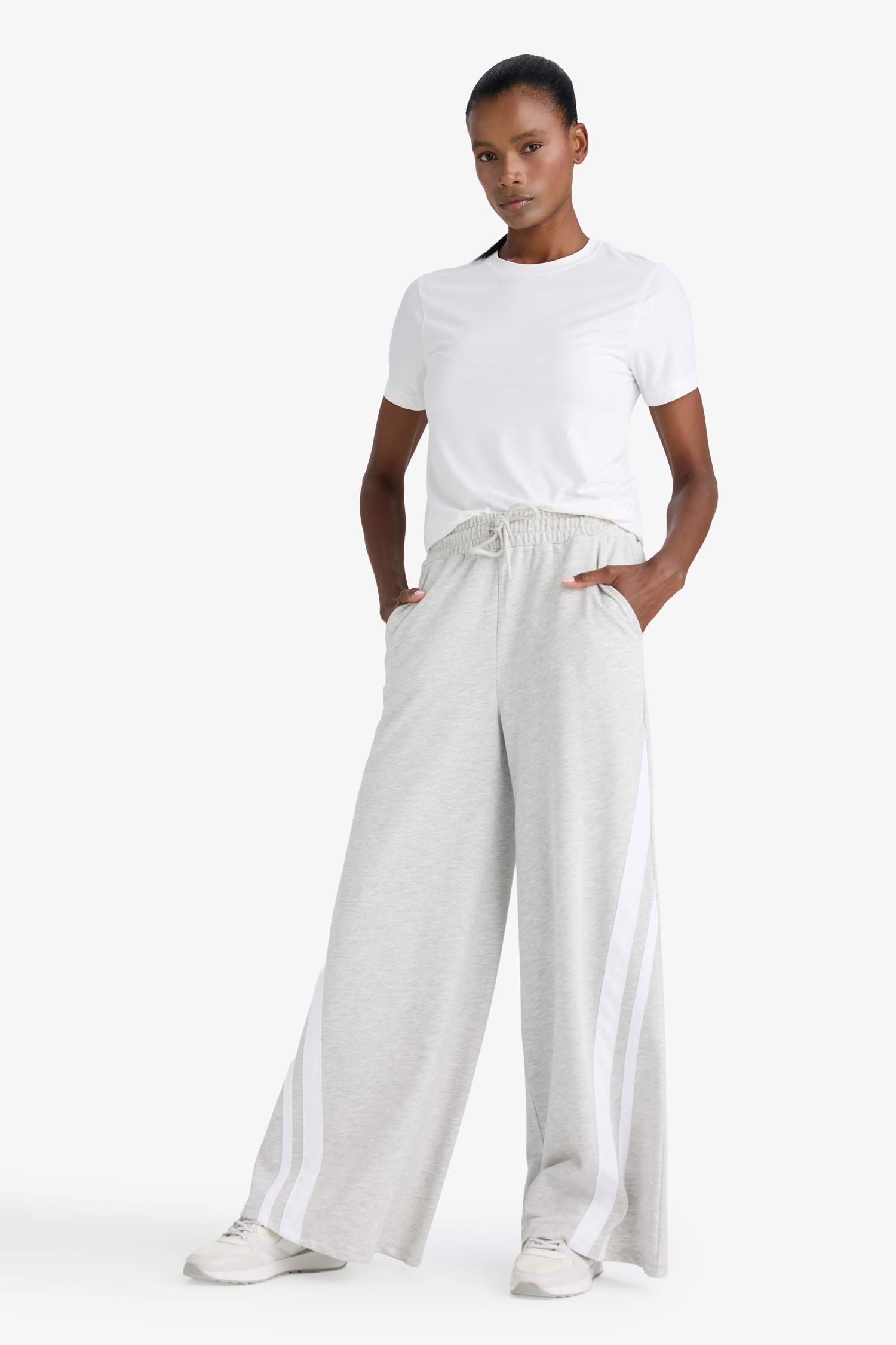 DeFactoFit Wide Leg Geniş Paça Şeritli Standart Boy Sporcu Pantolon