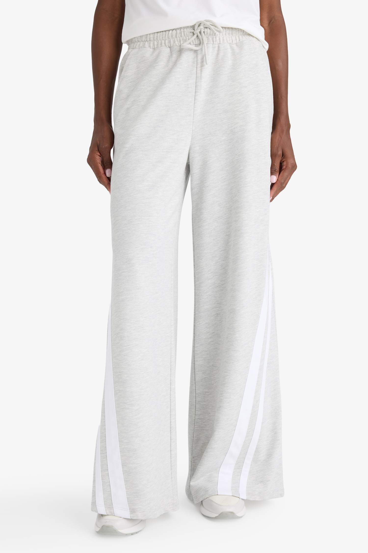 DeFactoFit Wide Leg Geniş Paça Şeritli Standart Boy Sporcu Pantolon