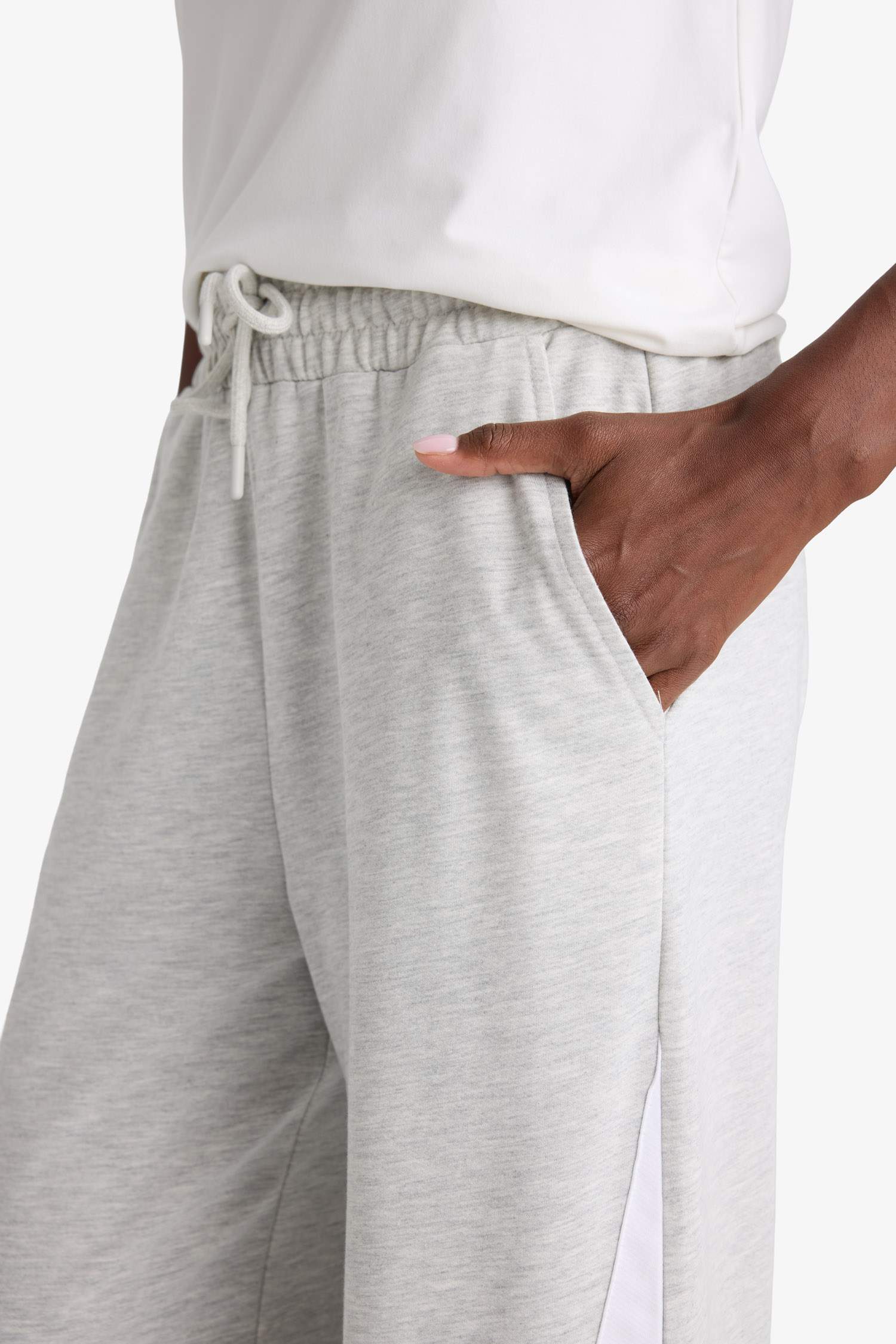 DeFactoFit Wide Leg Geniş Paça Şeritli Standart Boy Sporcu Pantolon