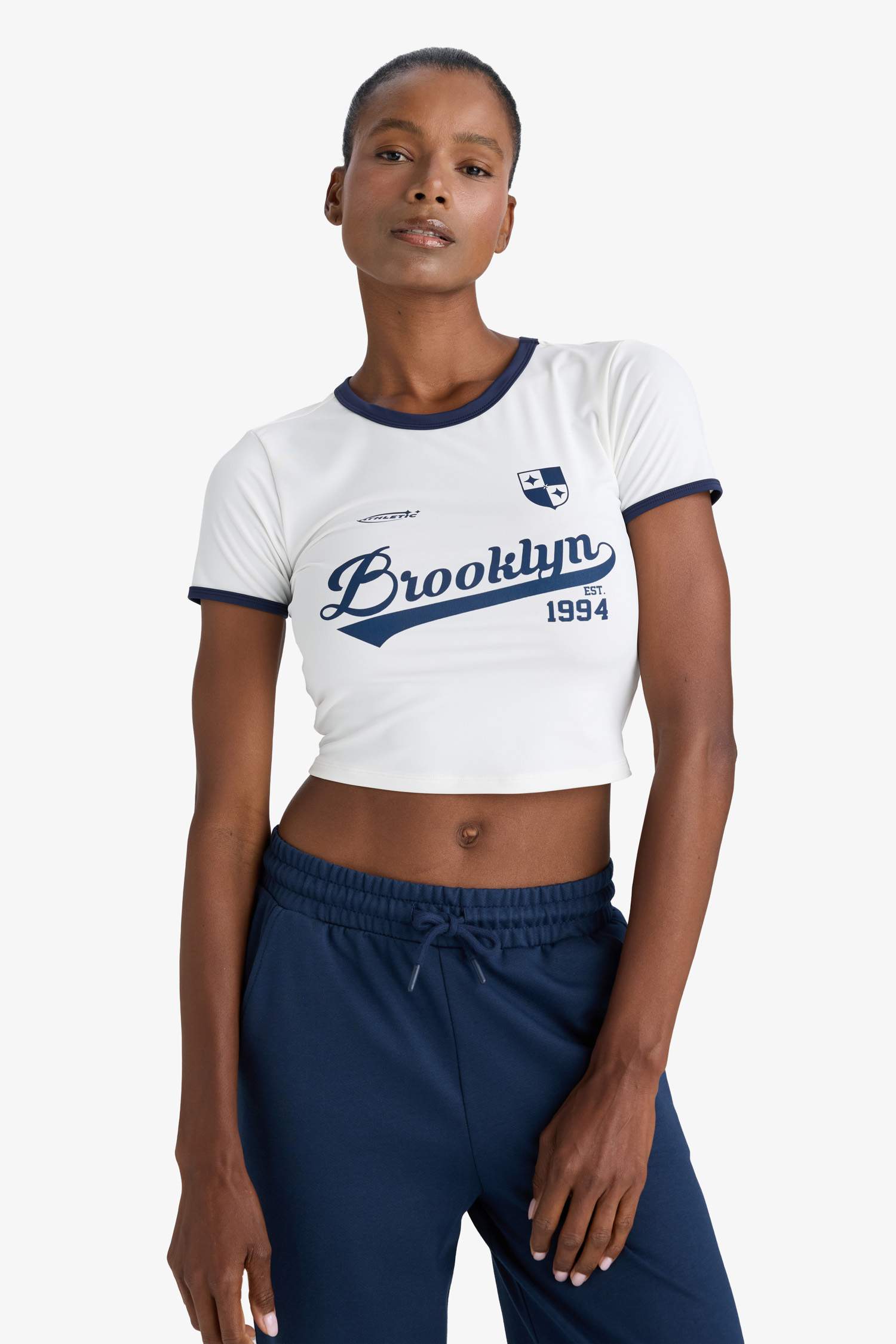 Спортивная футболка DeFactoFit Crop с круглым вырезом и принтом