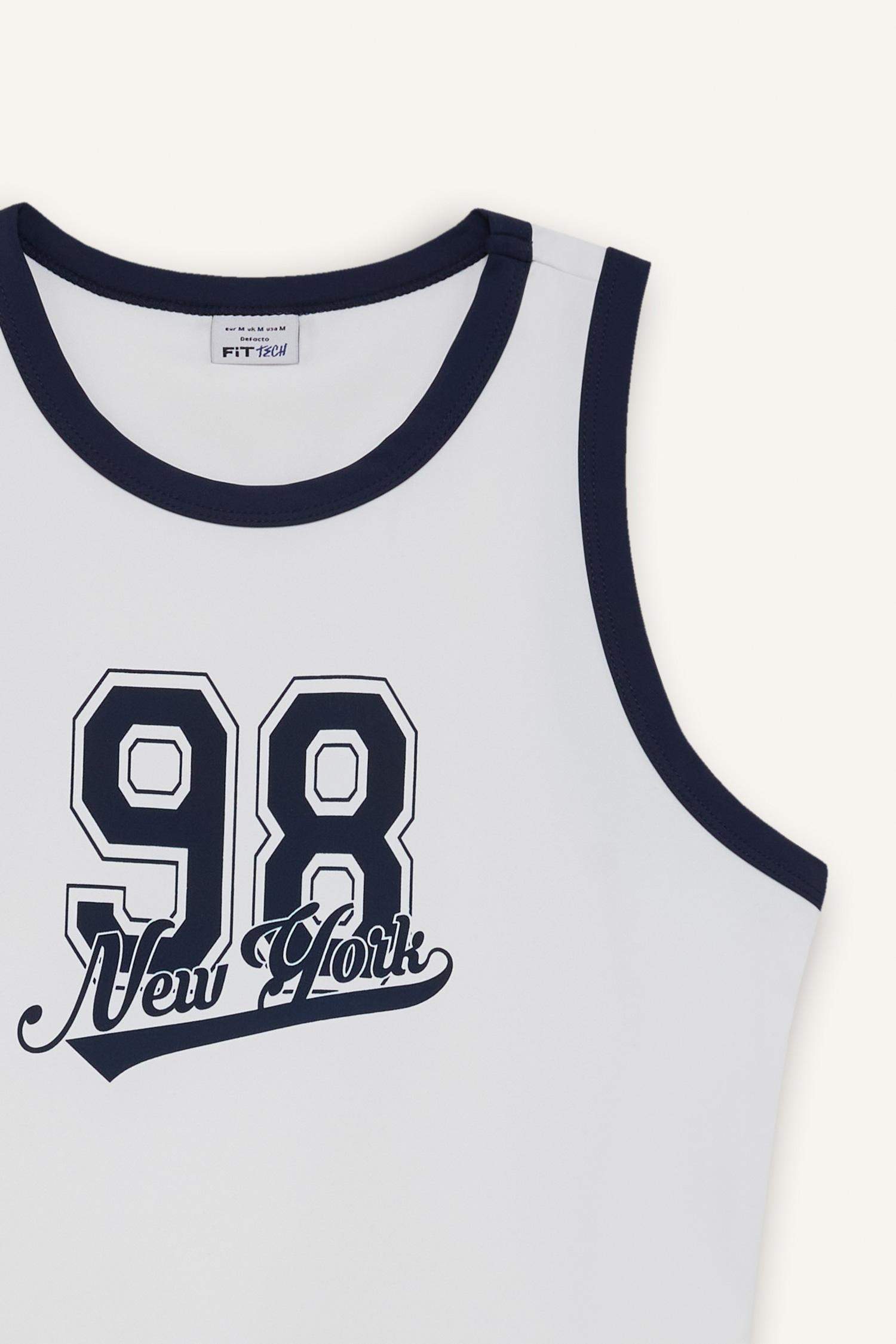 كروب توب رياضي برقبة مستديرة بطبعة شعار من DeFactoFit