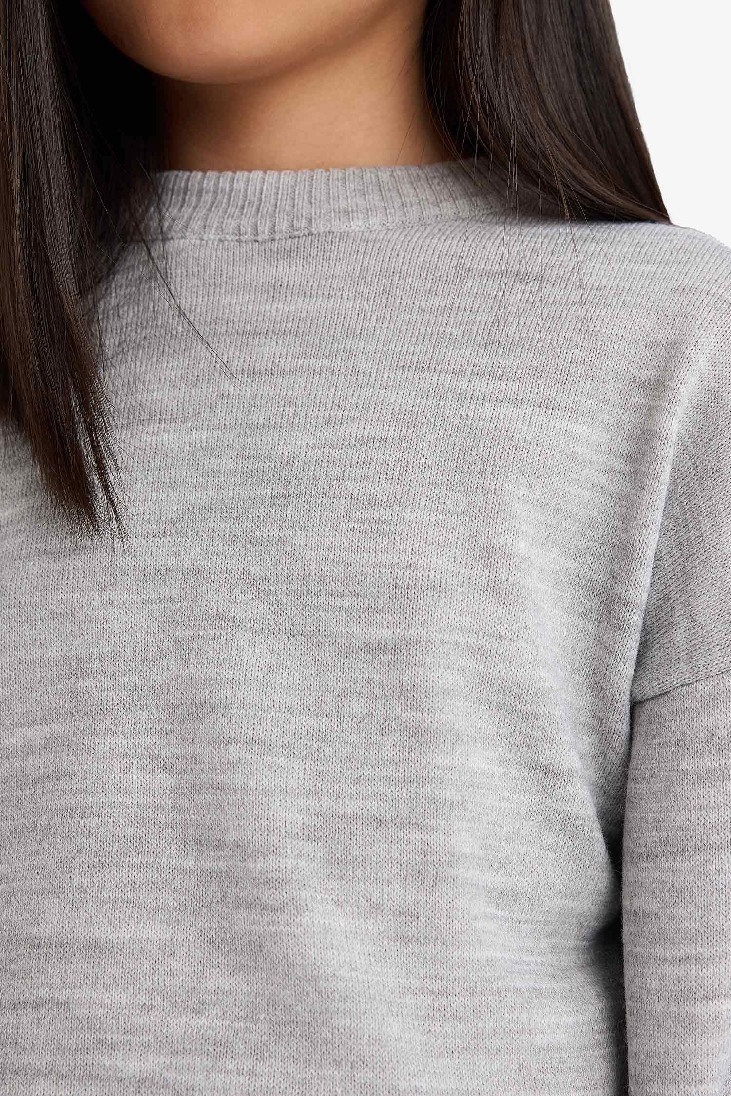 بلوفر بناتي اوفر سايز برقبة مستديرة