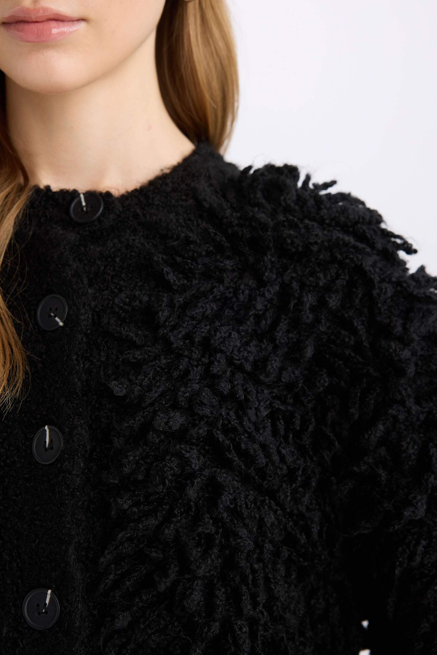 جاكيت تريكو مكشكش قصة عادية بياخة مستديرة