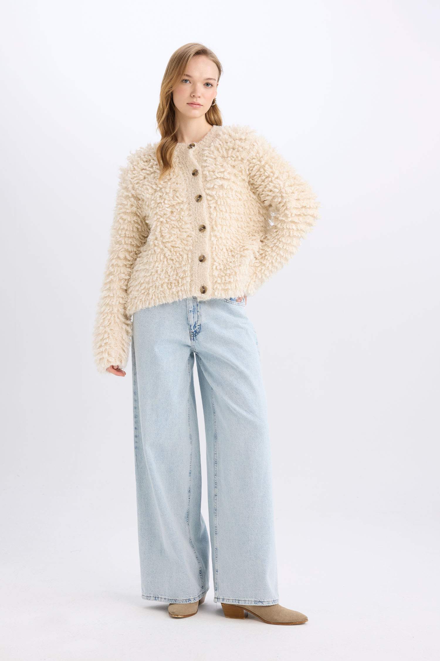 Regular Fit Bisiklet Yaka Püsküllü Düğmeli Triko Hırka