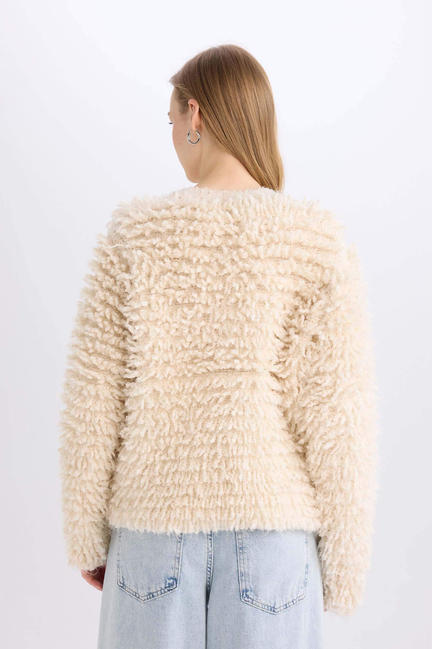 Regular Fit Bisiklet Yaka Püsküllü Düğmeli Triko Hırka