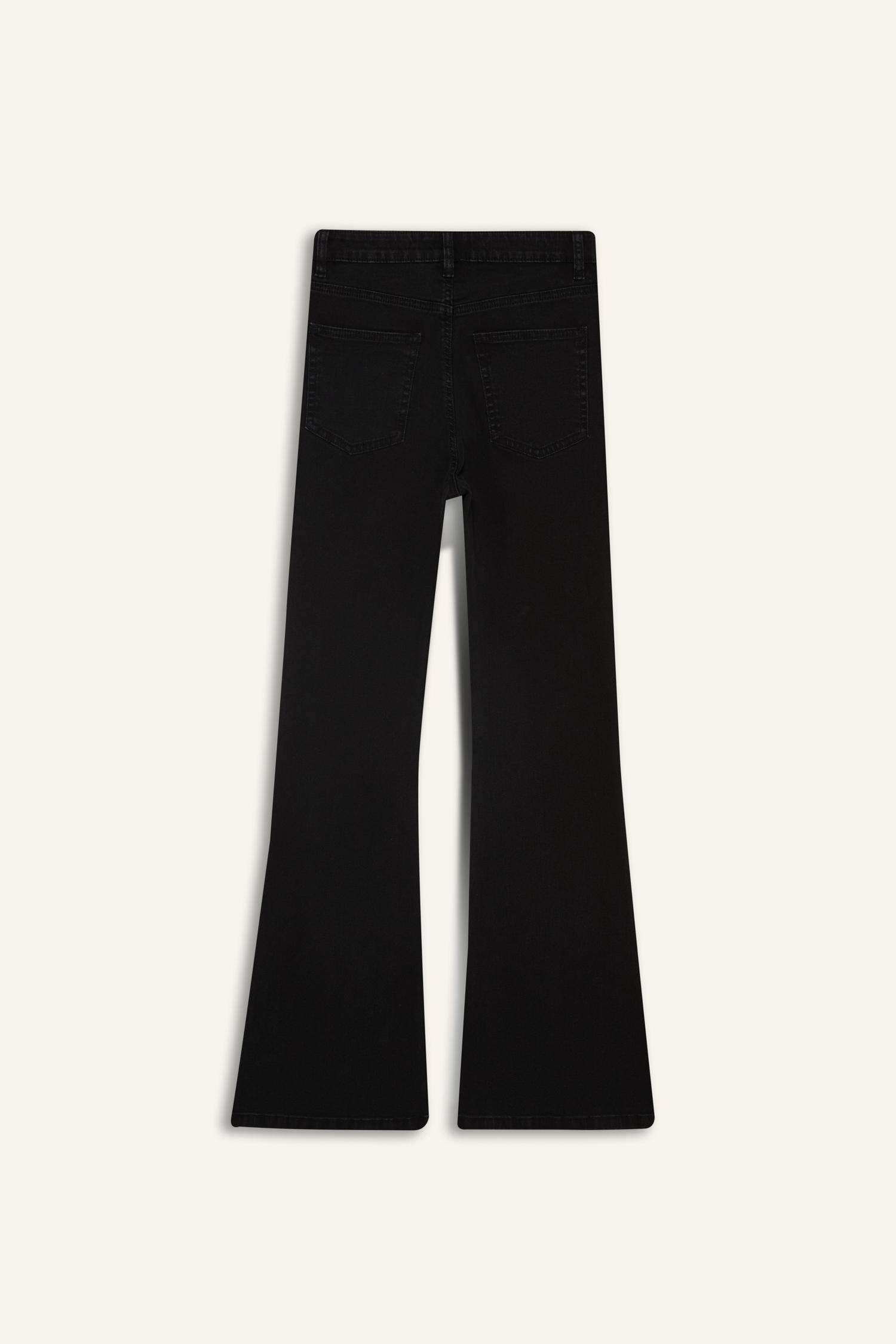 بنطلون جينز ميا برجل عادية وخصر عالي