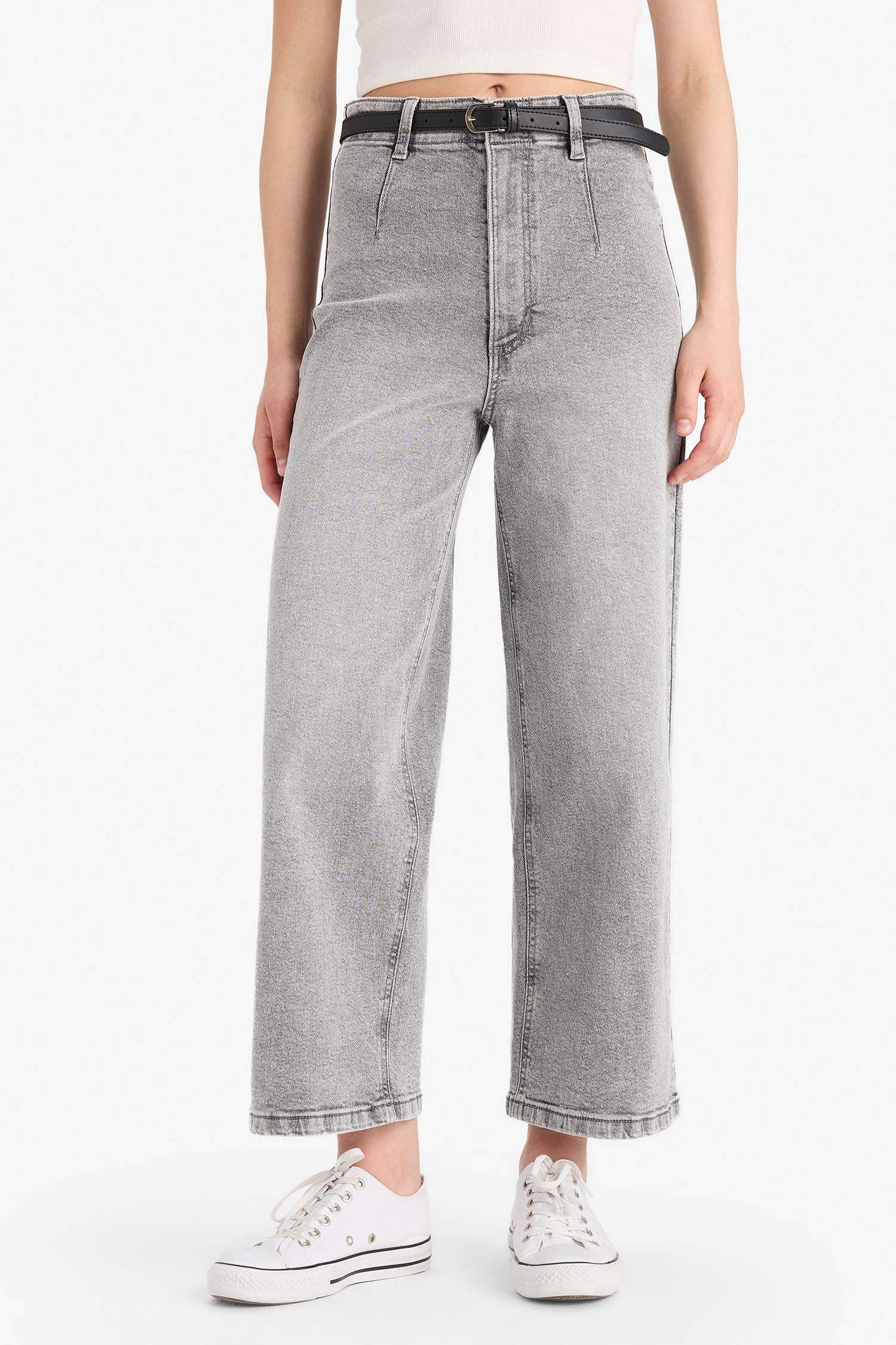 بنطلون جينز كولوت فيت برجل عادية وخصر عالي