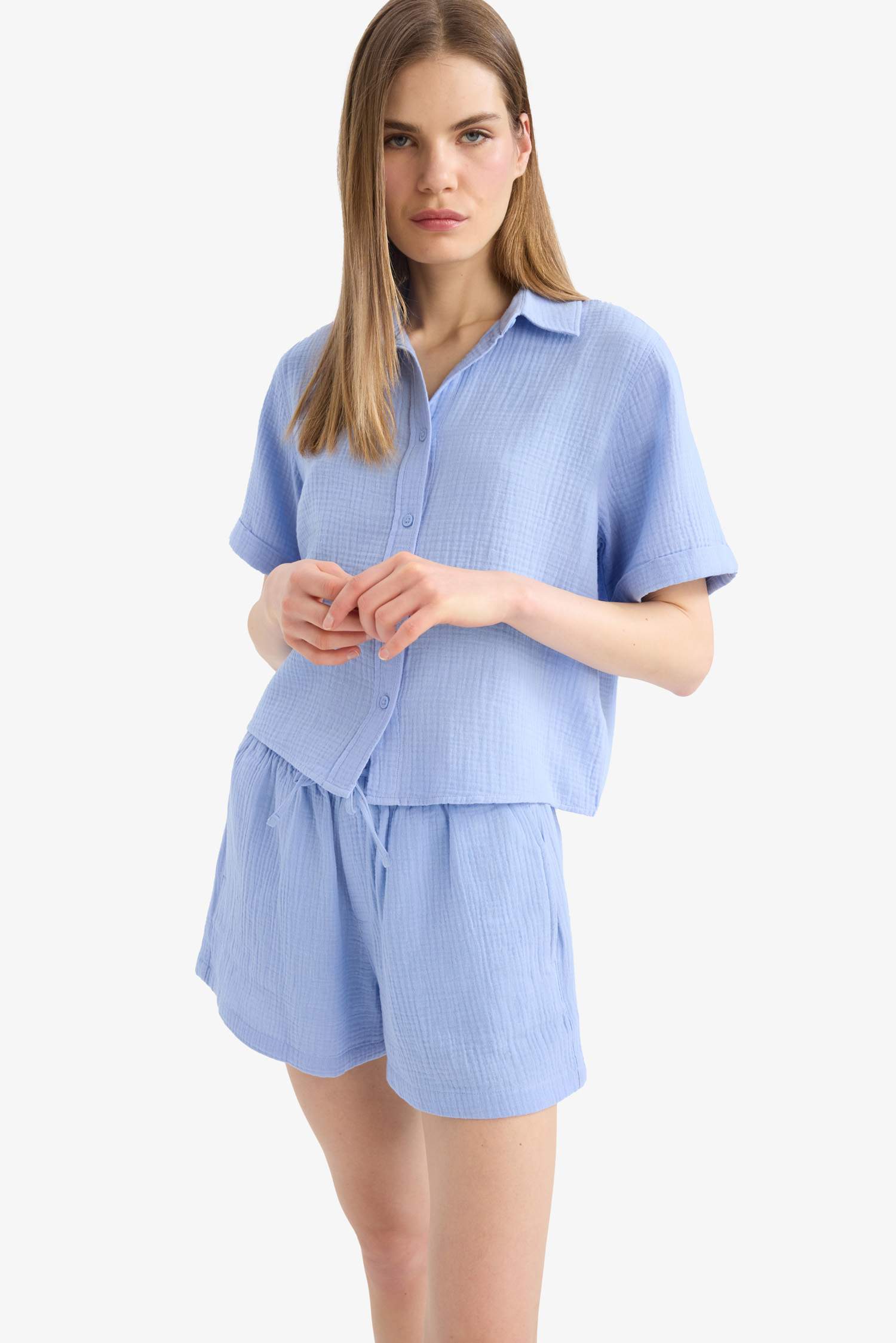 Шорты из крючкового материала с прямыми ногами и эластичной талией