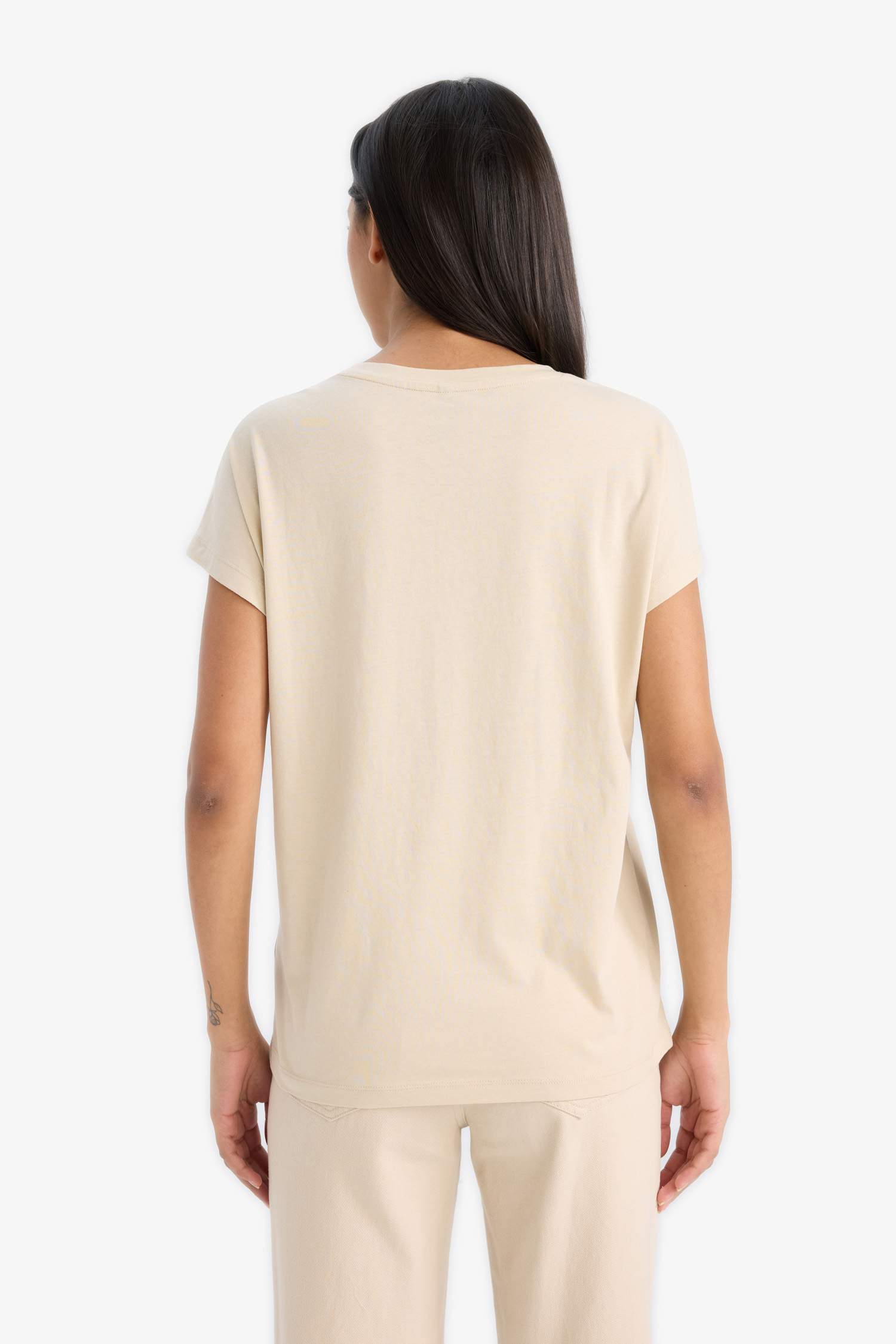 تيشيرت نص ردن فلورال بياخة مستديرة