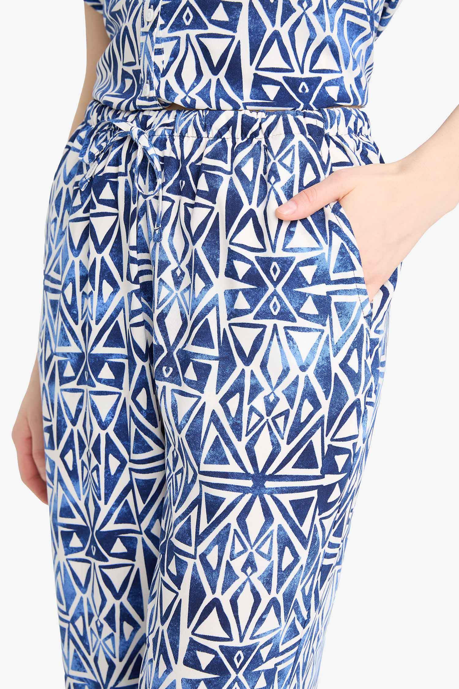 Carrot Fit Wide Leg Printed Trousers