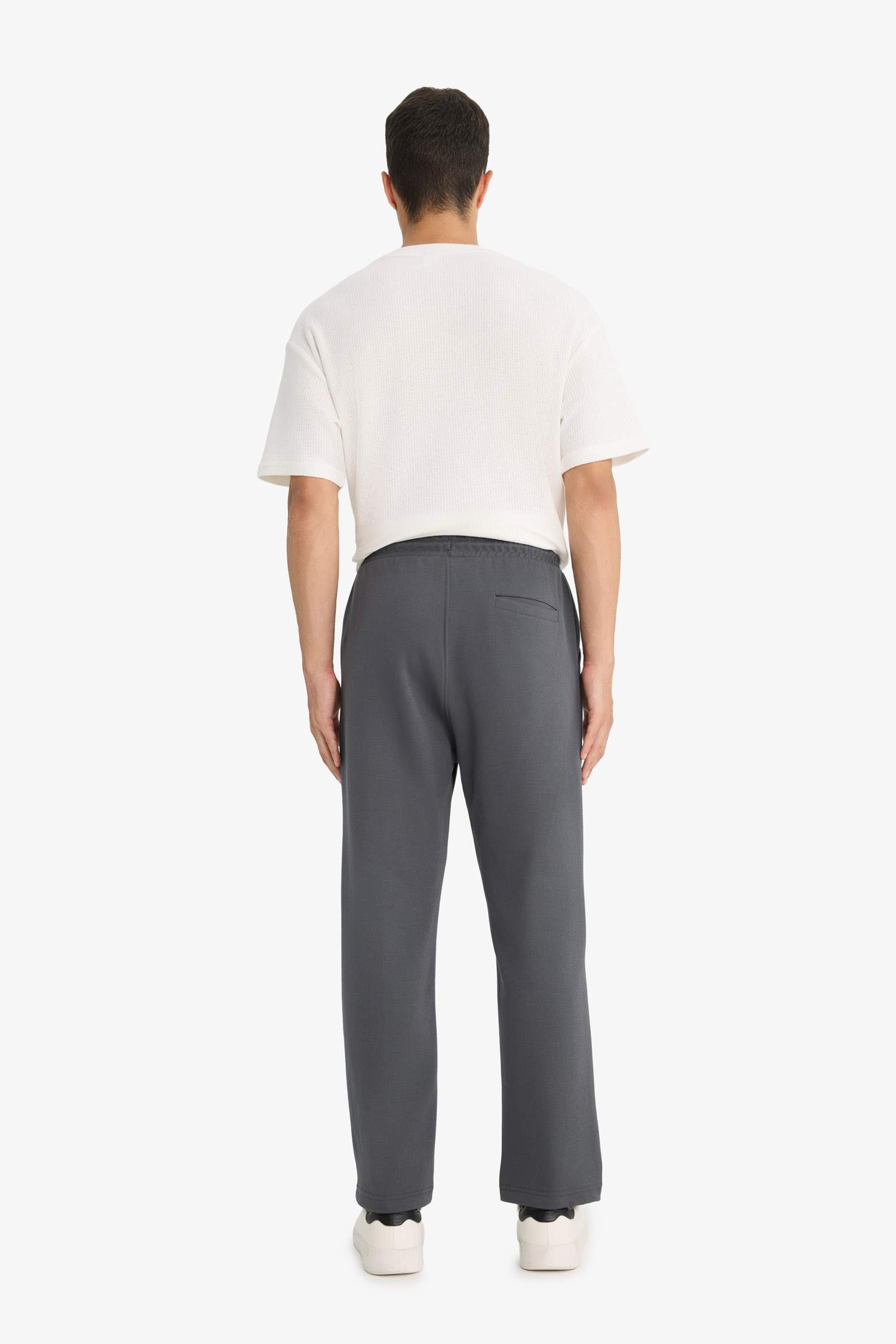 	Regular Fit Beli Bağcıklı Düz Paça Cepli Eşofman Altı