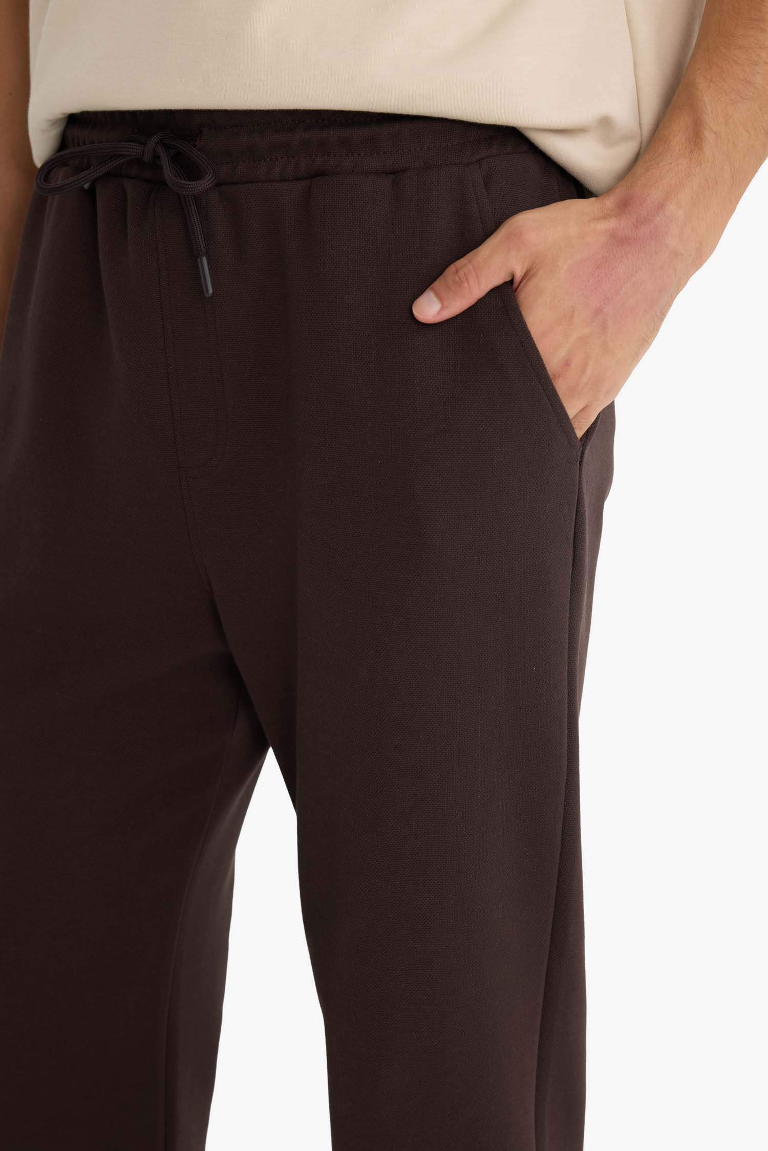 Regular Fit Beli Bağcıklı Düz Paça Cepli Eşofman Altı