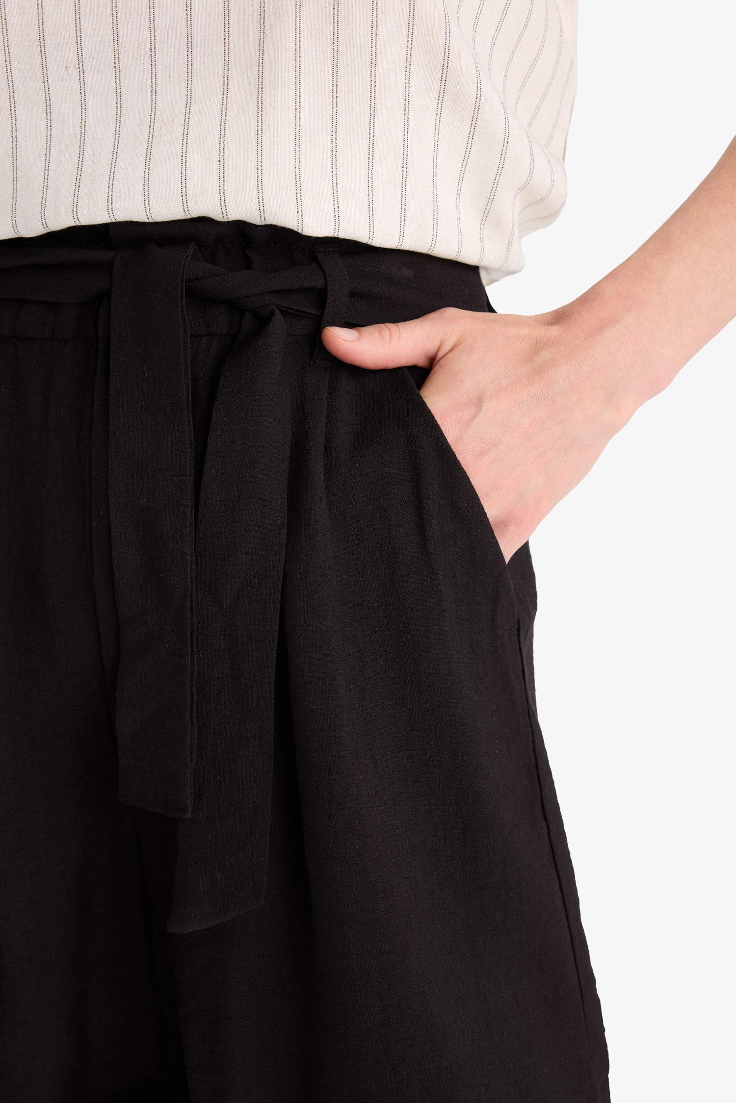 Шорты из кринкиной ткани с высокой талией