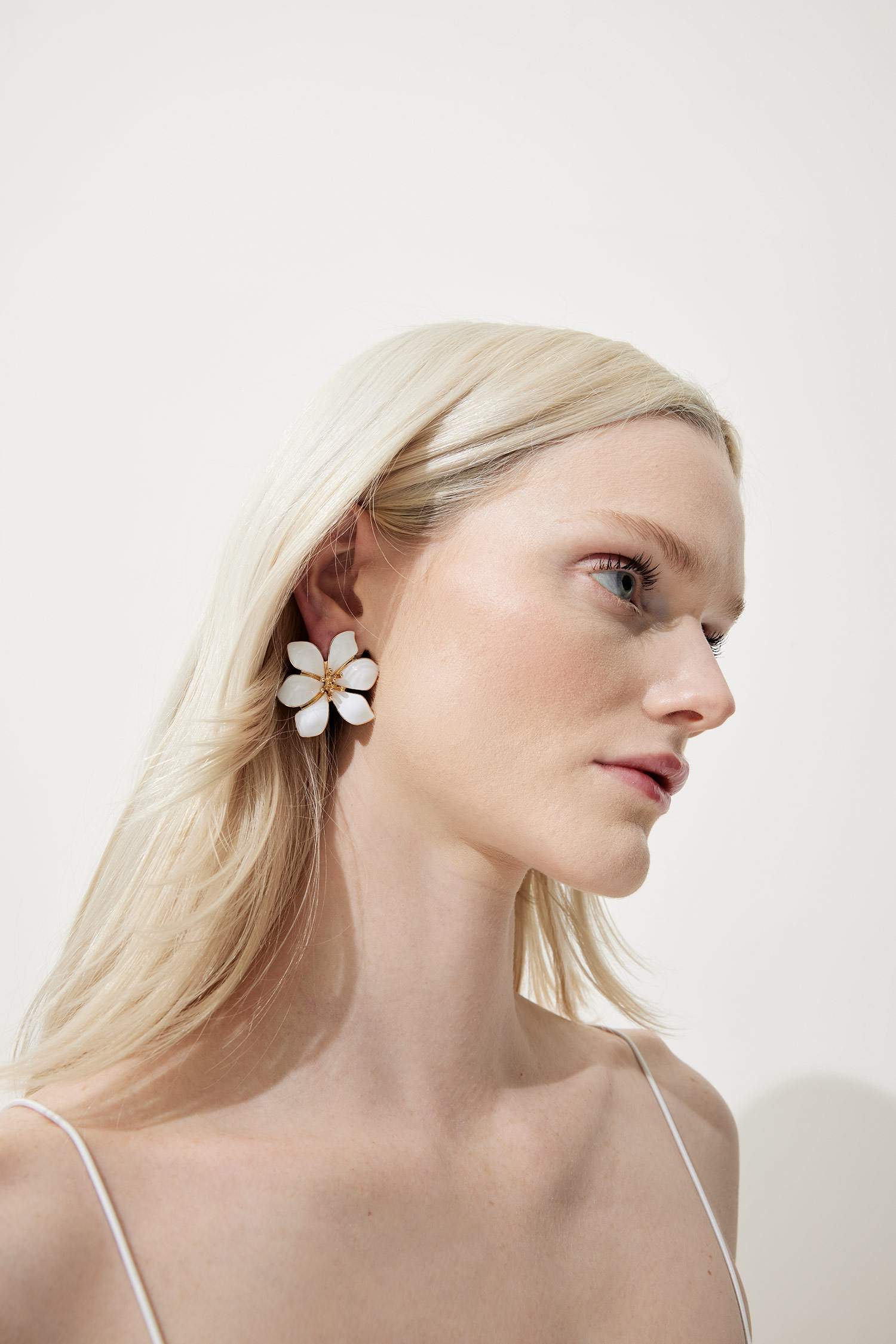 تراجي نسائي ذهبي ابيض