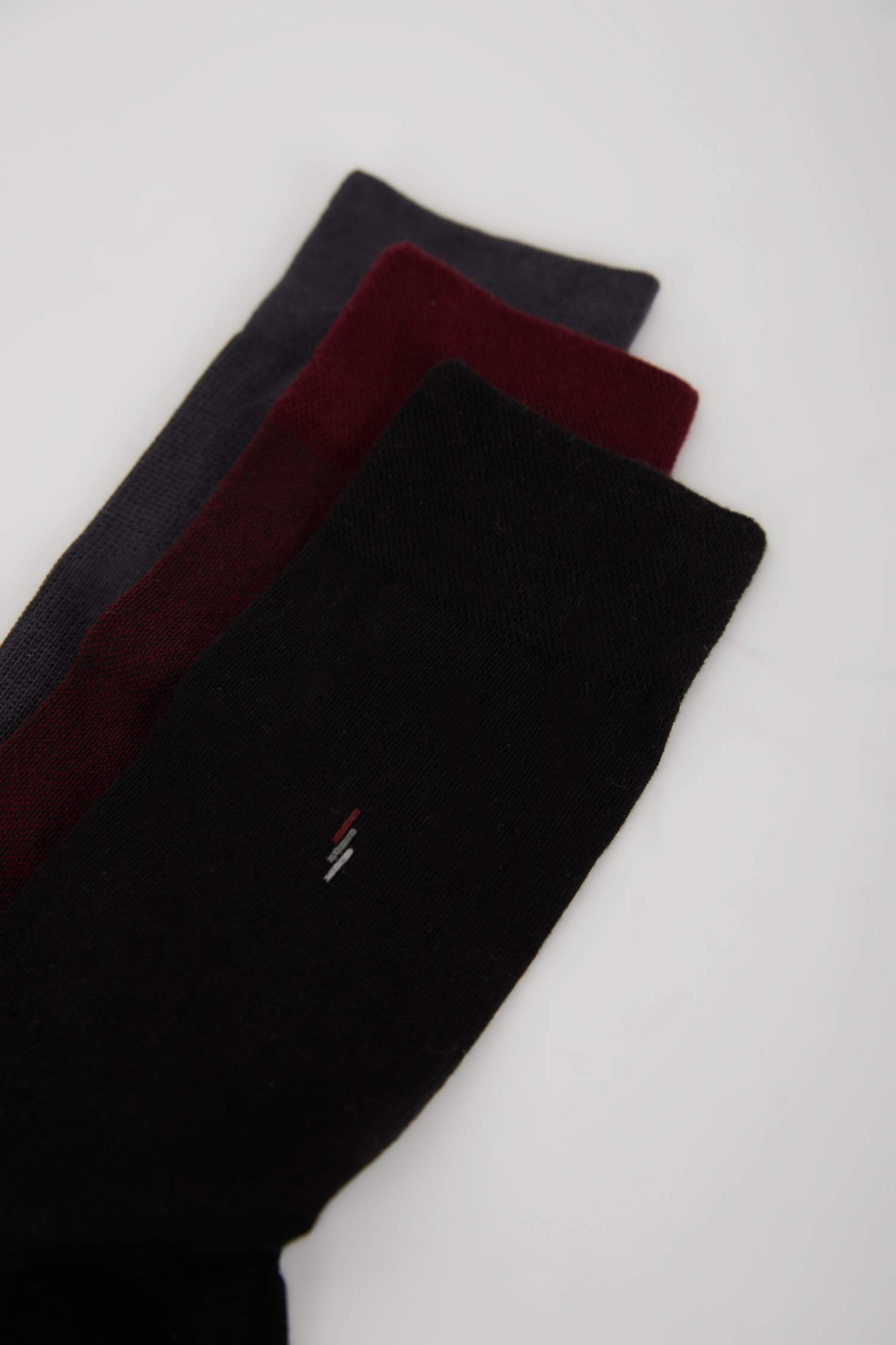 Man Seamless 3 Piece Cotton Long Socks