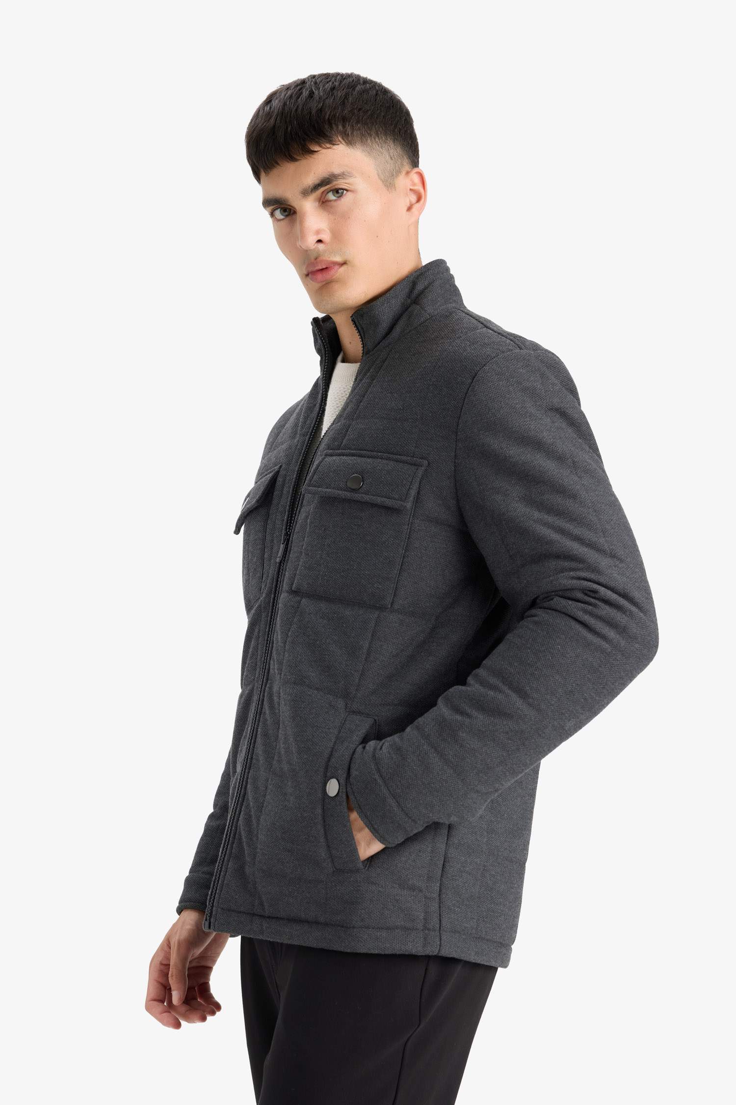 جاكيت بامب شتوي سليم فيت بياقة عالية مبطن