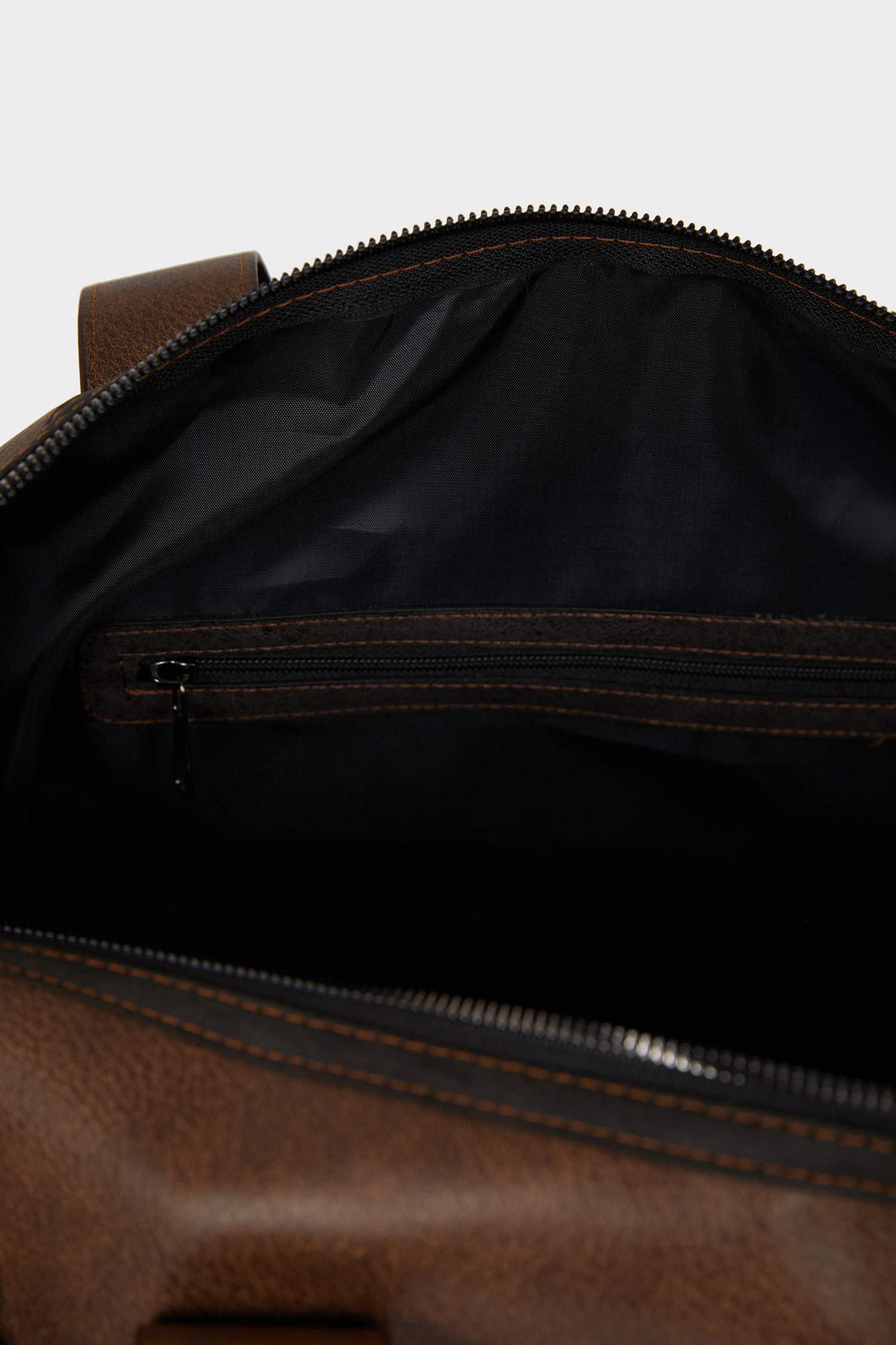 جنطة سفر و رياضة رجالي جلد صناعي