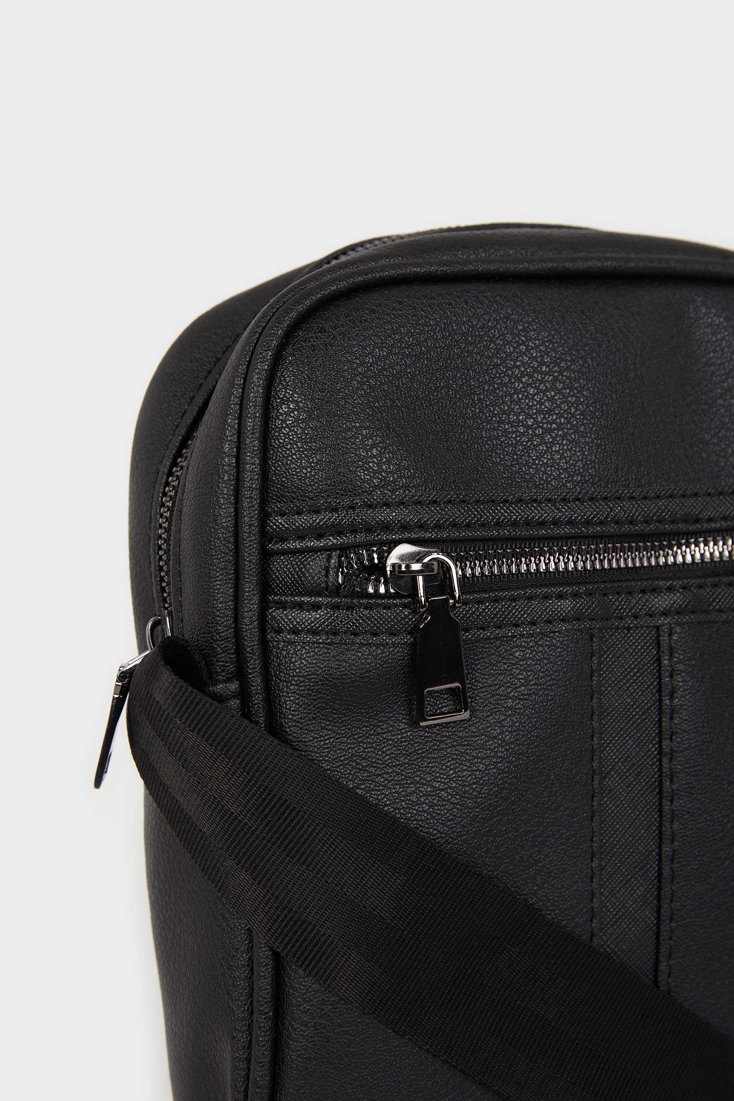 Erkek Suni Deri Çapraz Çanta