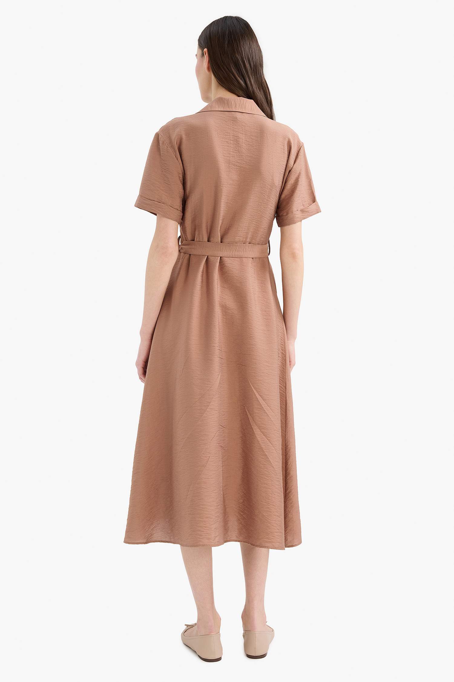 فستان طويل نص كم قصة عادية بياقة قميص وخزام