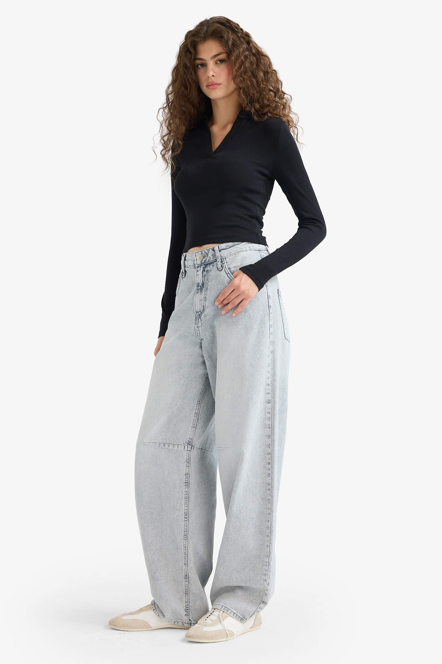 تيشيرت اسود بيزك سادة بياقة بولو مخصر