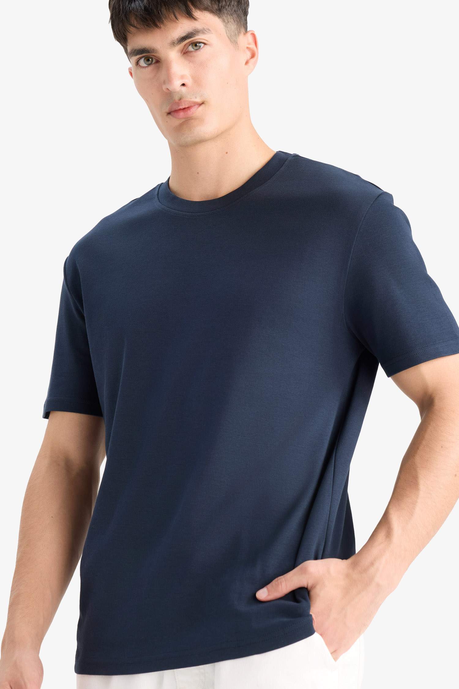 T-shirt basique en coton à col rond et manches courtes Coupe régulière