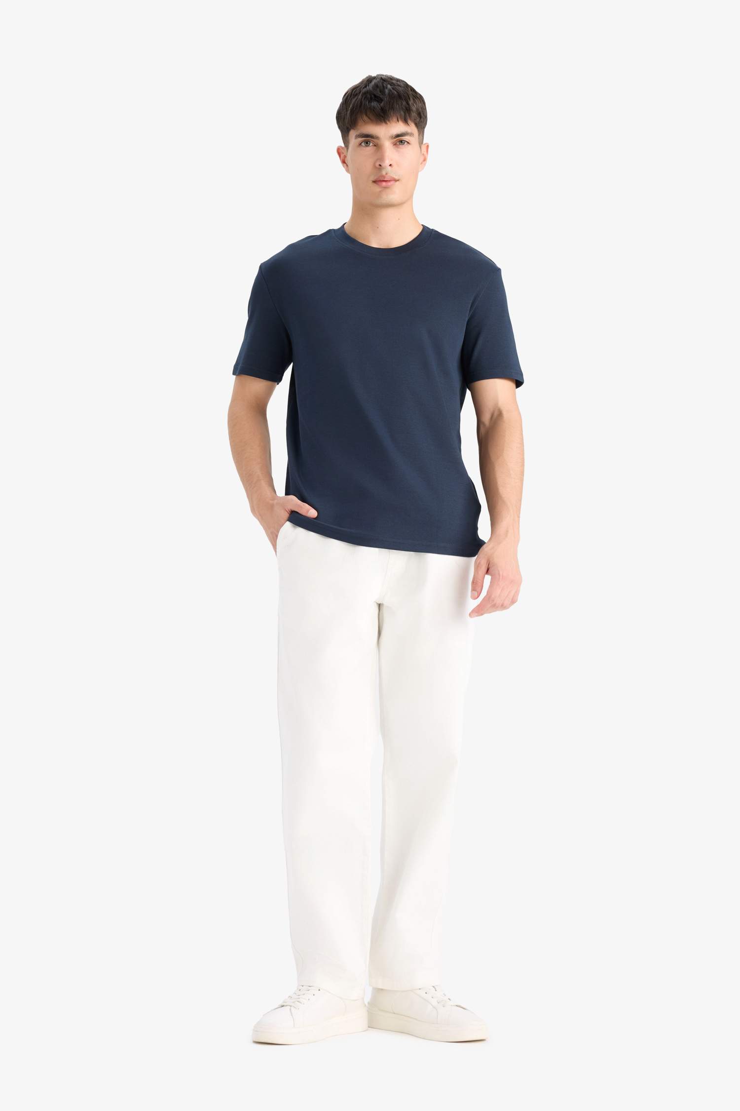 T-shirt basique en coton à col rond et manches courtes Coupe régulière