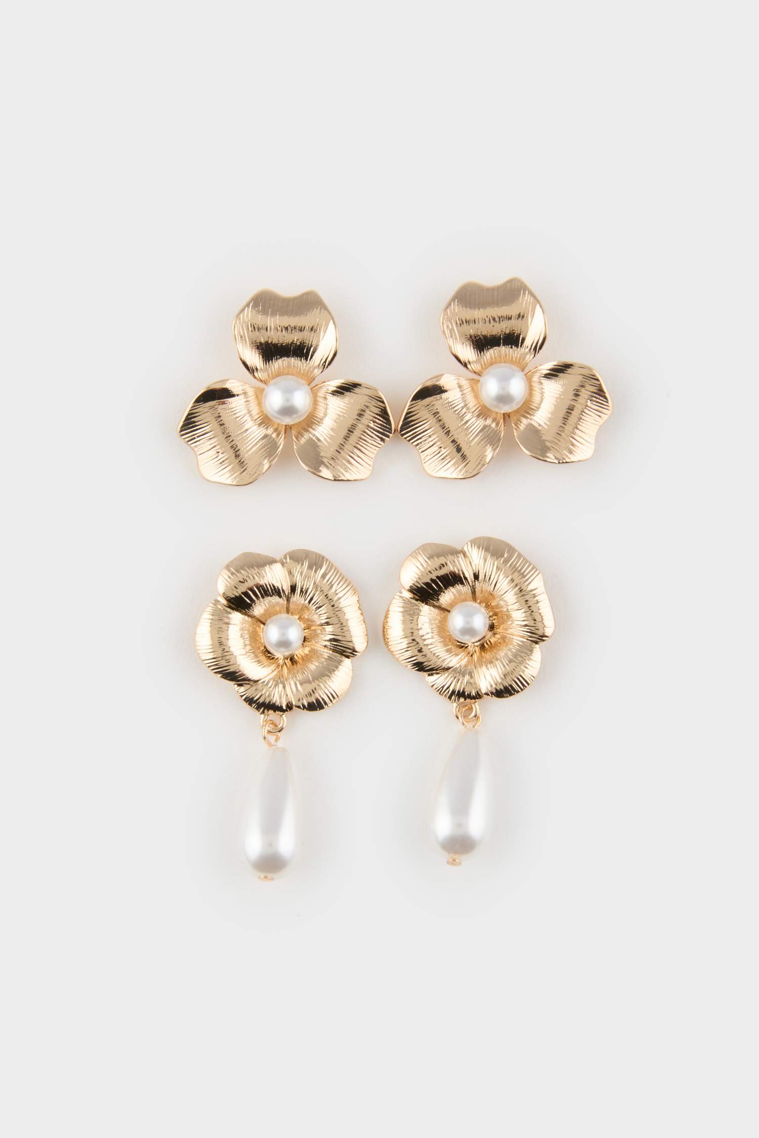 Woman 2 Piece Floral Pearl Earrings