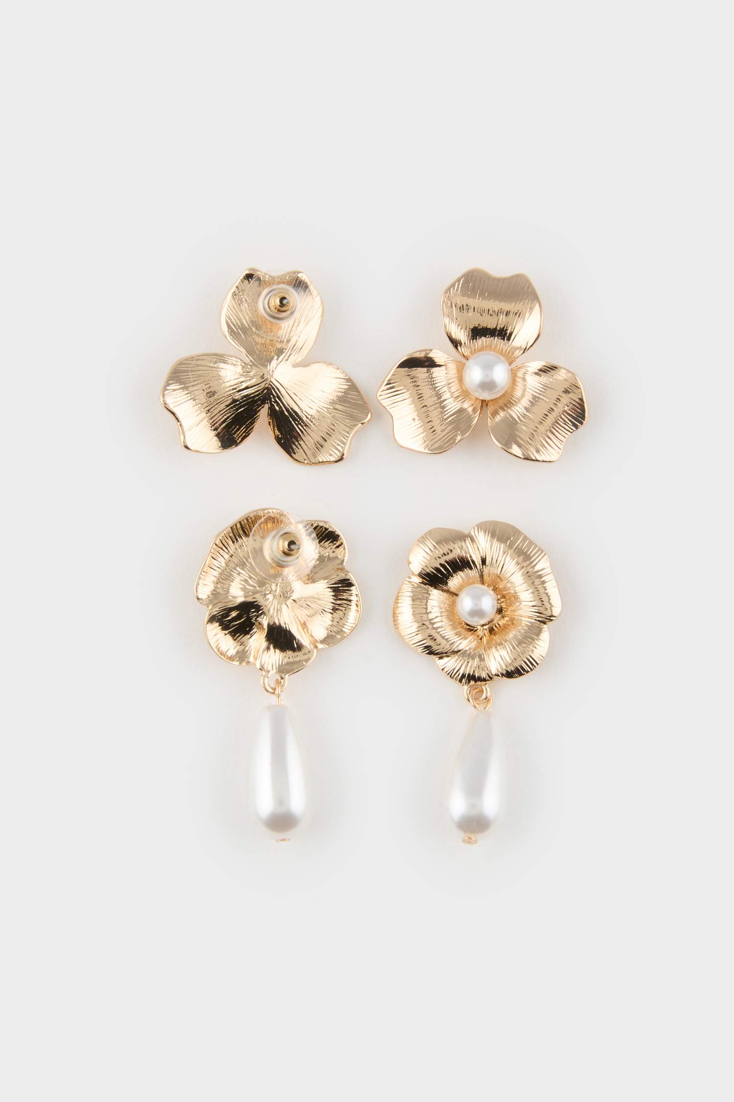 Woman 2 Piece Floral Pearl Earrings