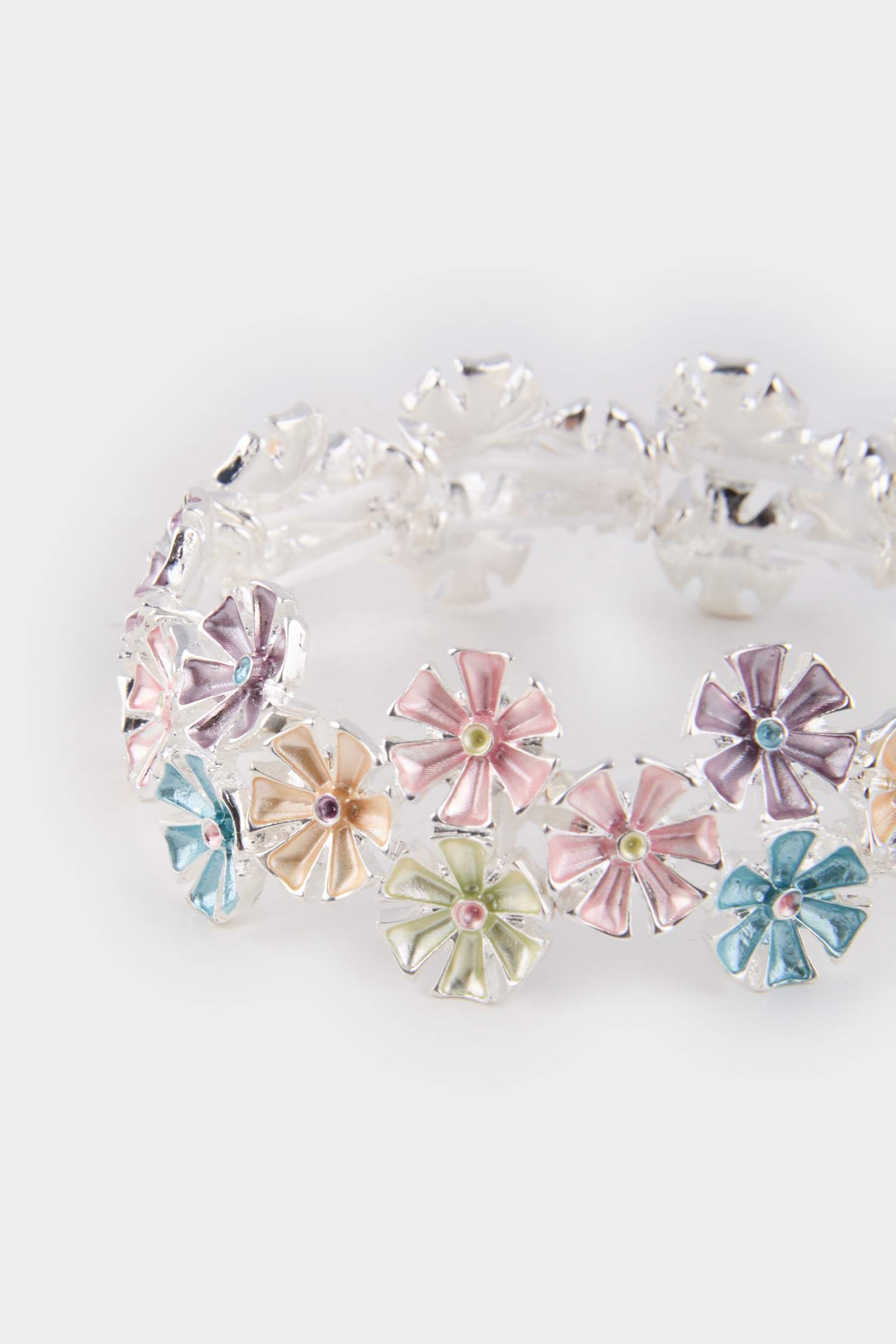 سوار نسائي ملون فضي