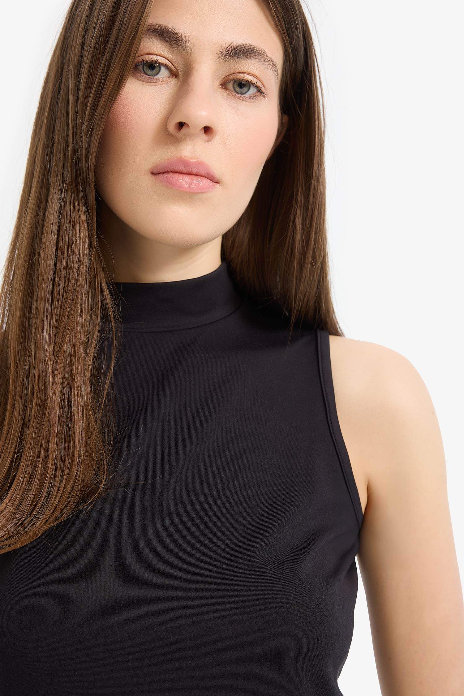 Slim Fit Dar Kesim Yarım Balıkçı Yaka Basic Düz Atlet