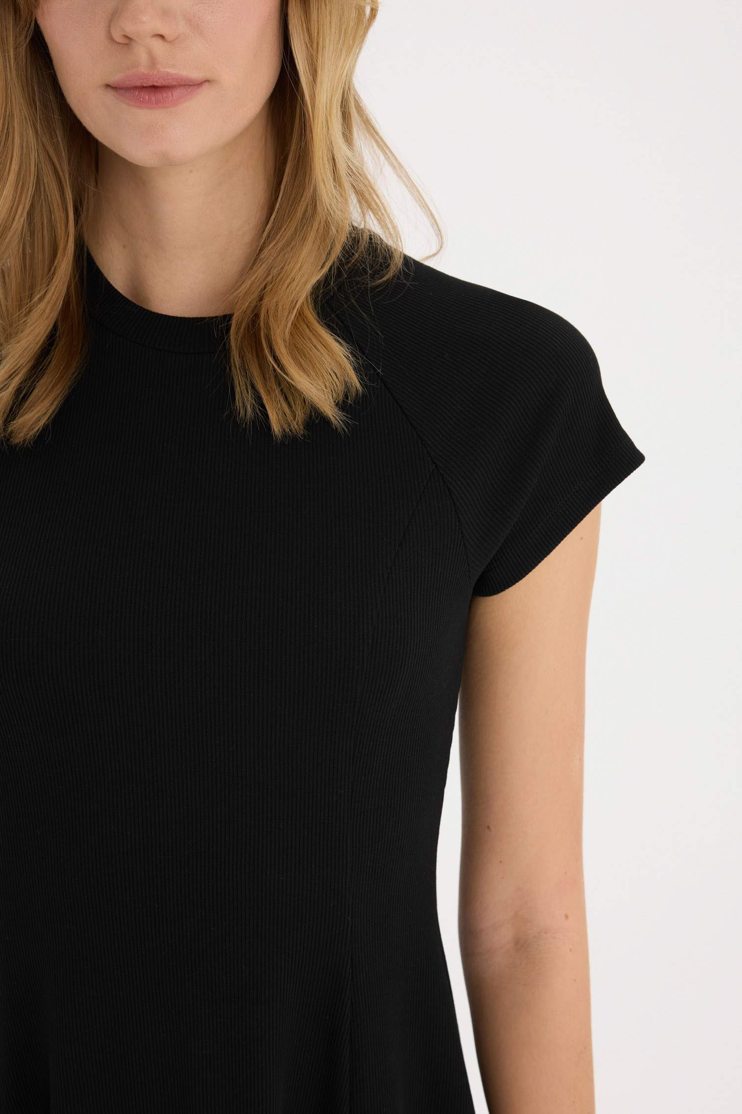 فستان قصير سادة مضلع بياخة مستديرة