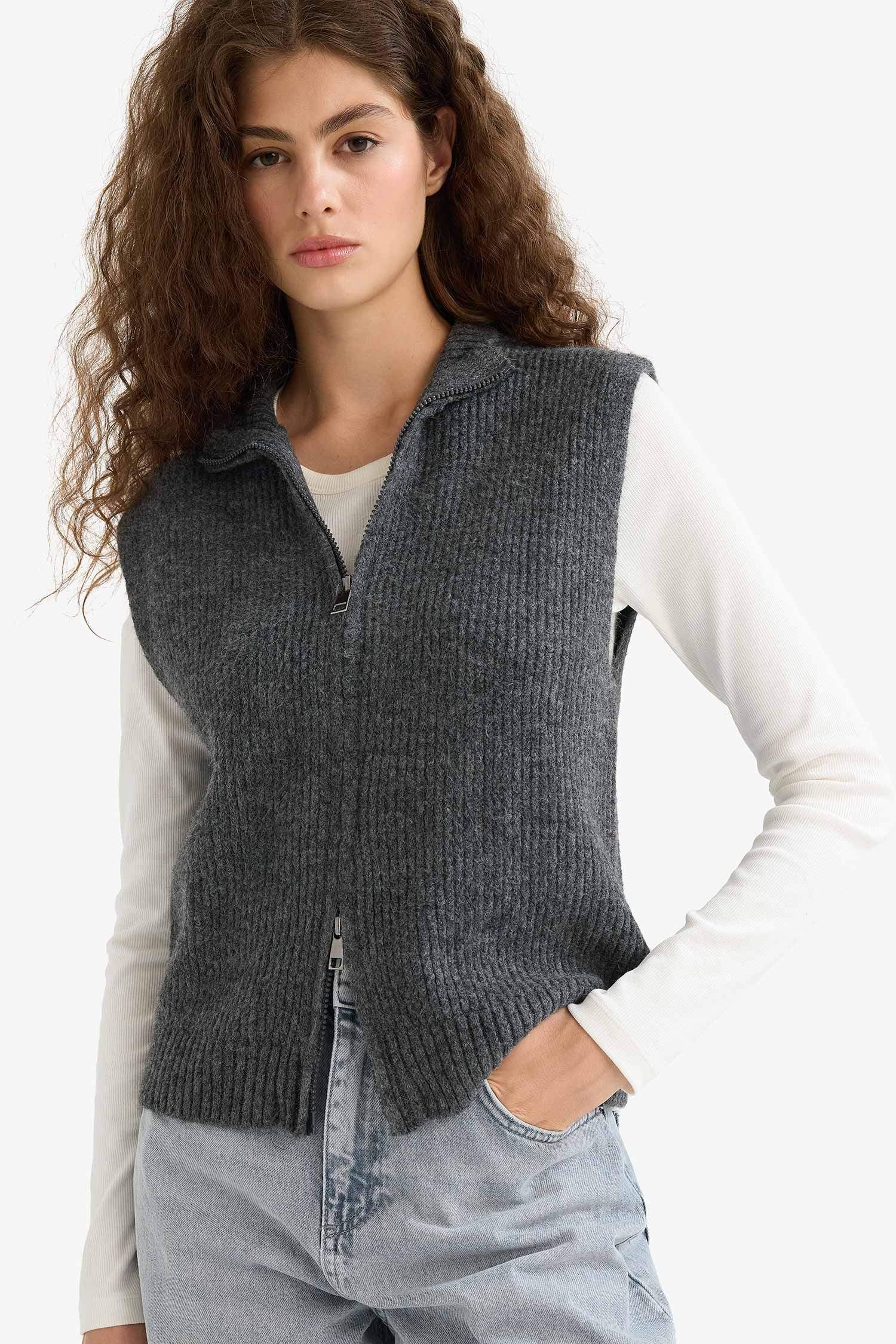 Regular Fit Yarım Balıkçı Yaka Fermuarlı Triko Süveter