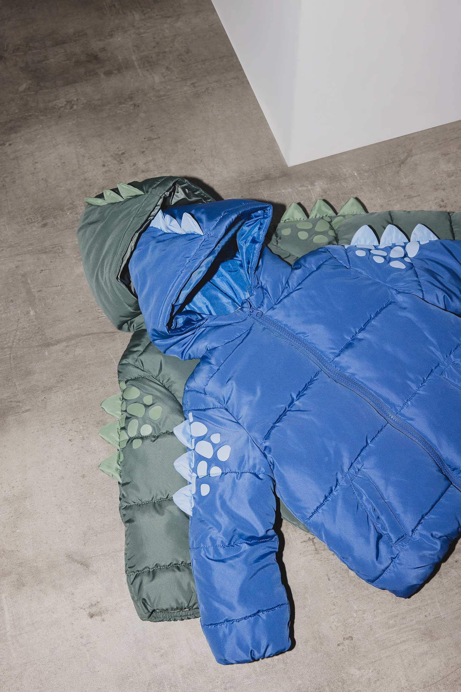 Куртка для малышей с капюшоном и молнией