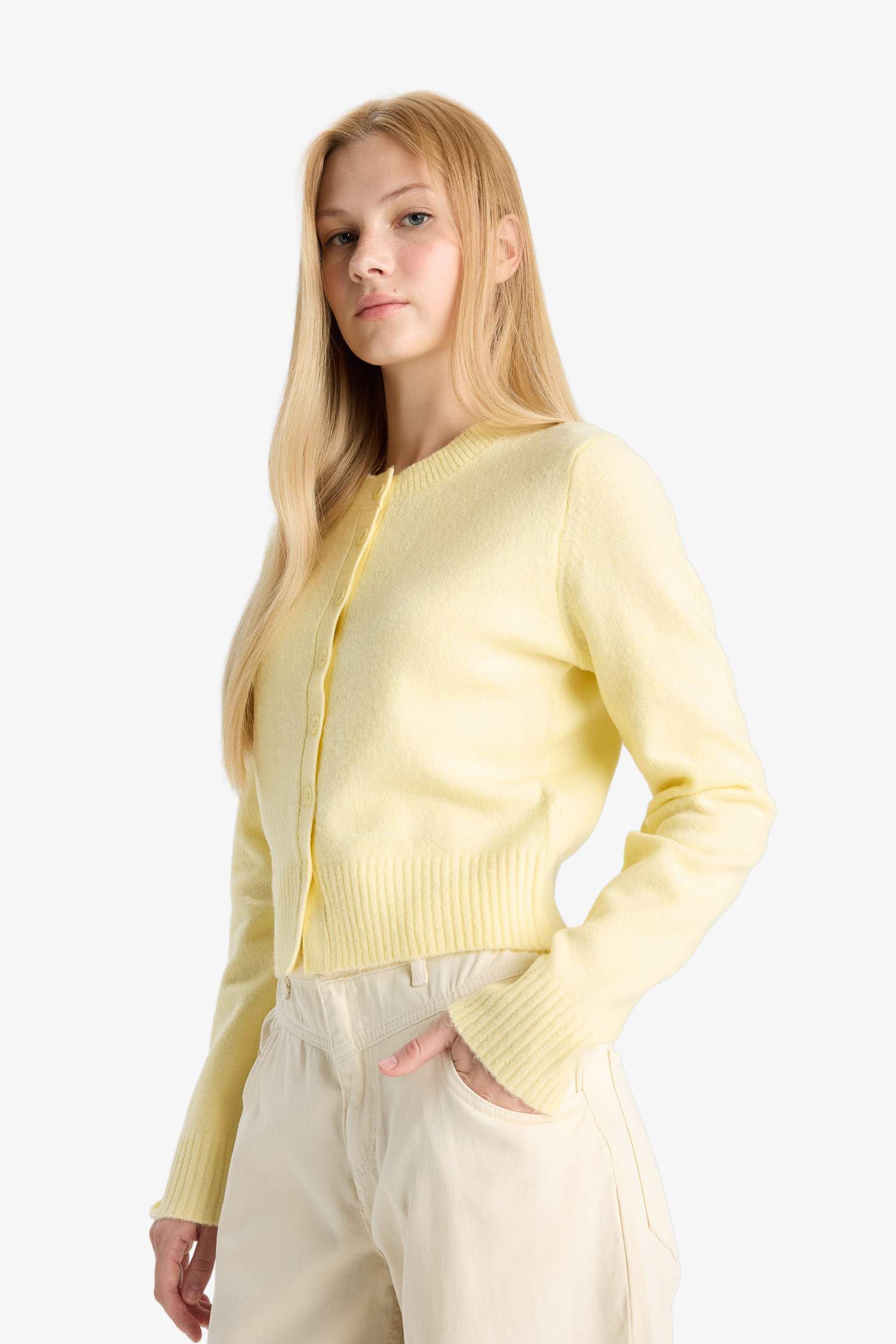 جاكيت تريكو سليم فيت بياخة مستديرة بأزرار