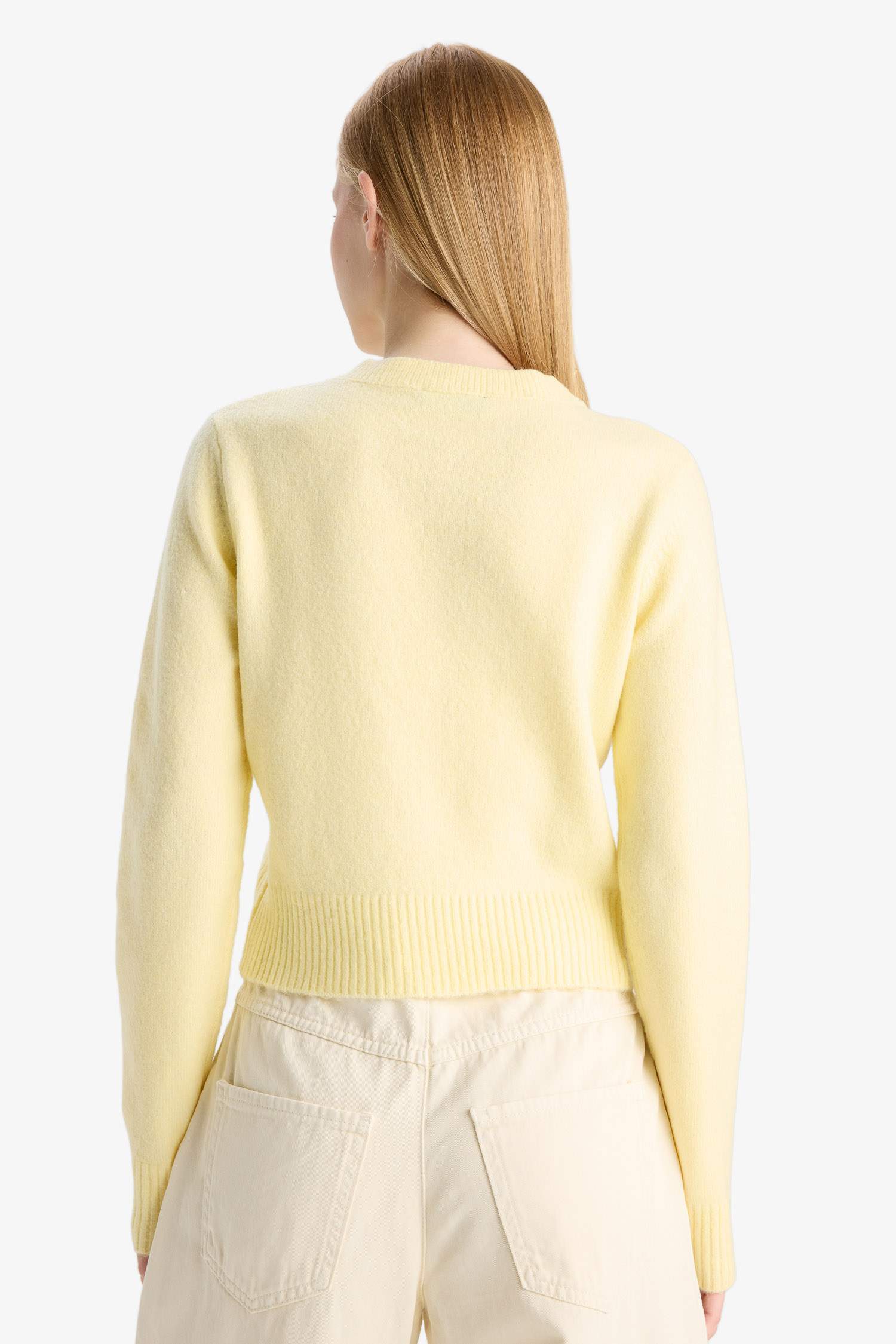 جاكيت تريكو سليم فيت بياخة مستديرة بأزرار