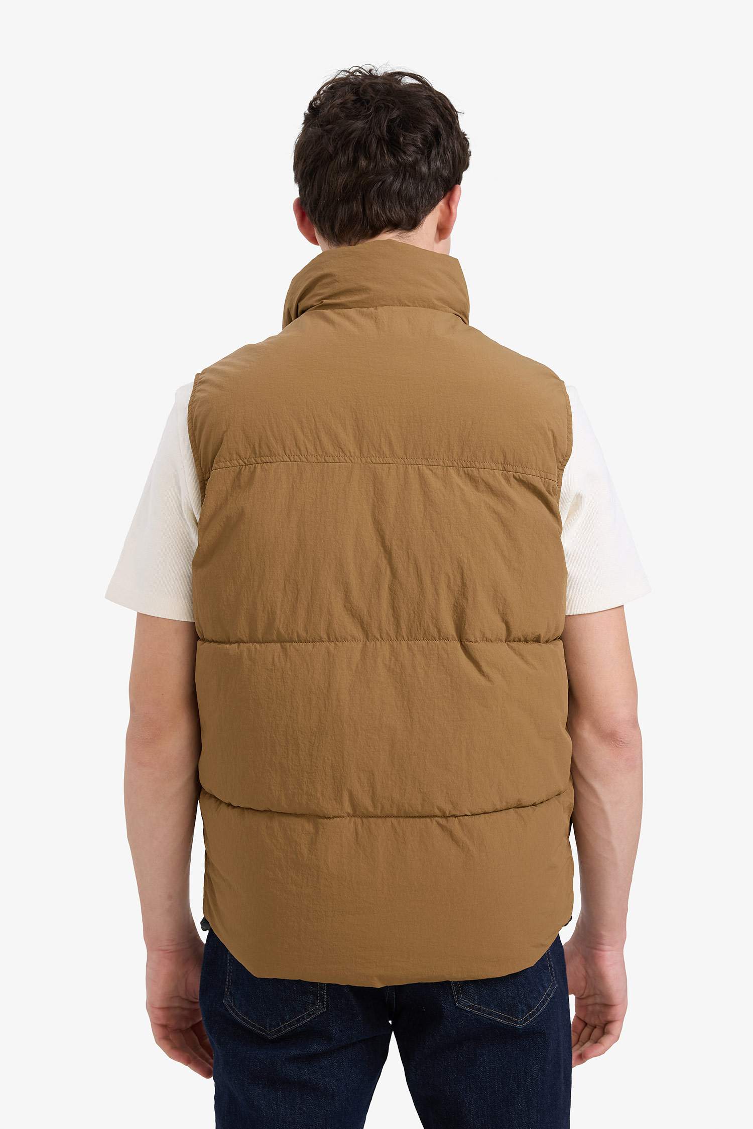 Regular Fit Dik Yaka Fermuarlı Cepli Şişme Yelek