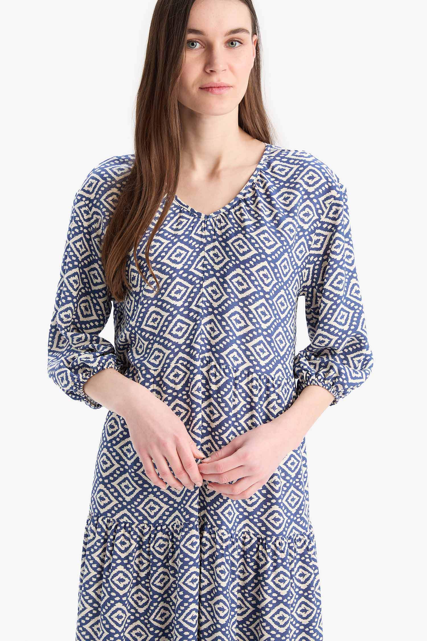 فستان طويل منقوش كم طويل قصة عادية بياقة V