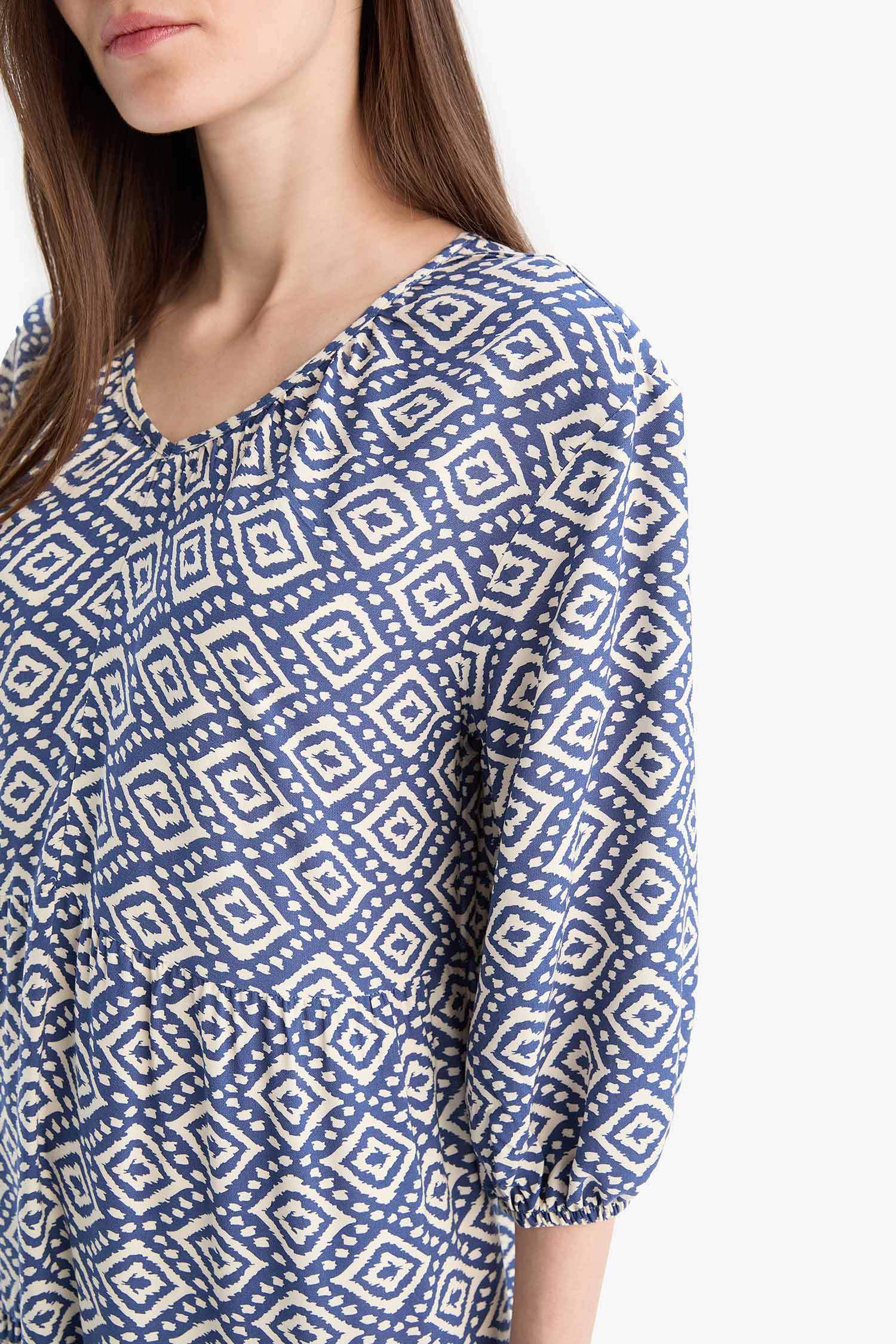 فستان طويل منقوش كم طويل قصة عادية بياقة V