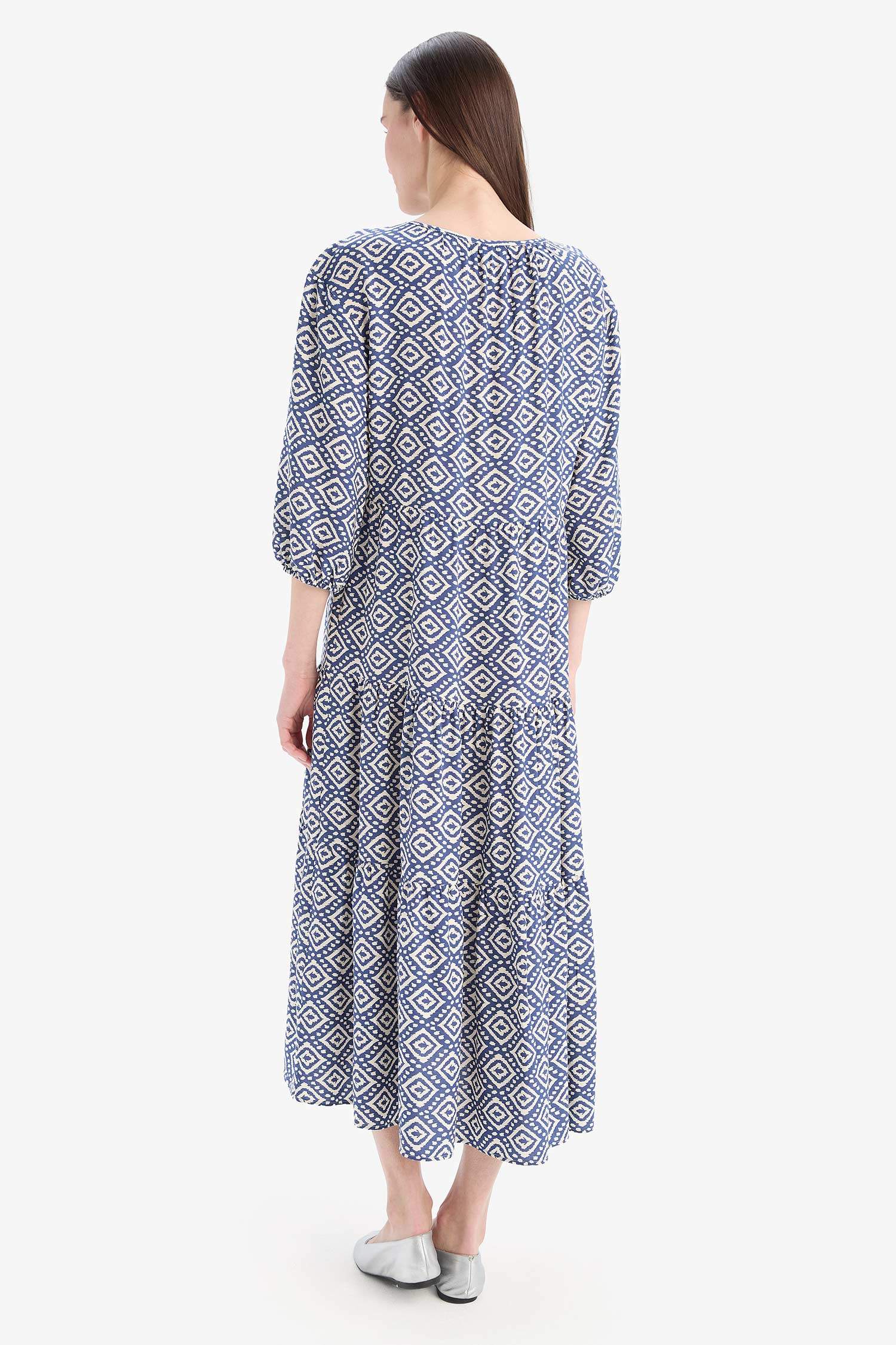 فستان طويل منقوش كم طويل قصة عادية بياقة V