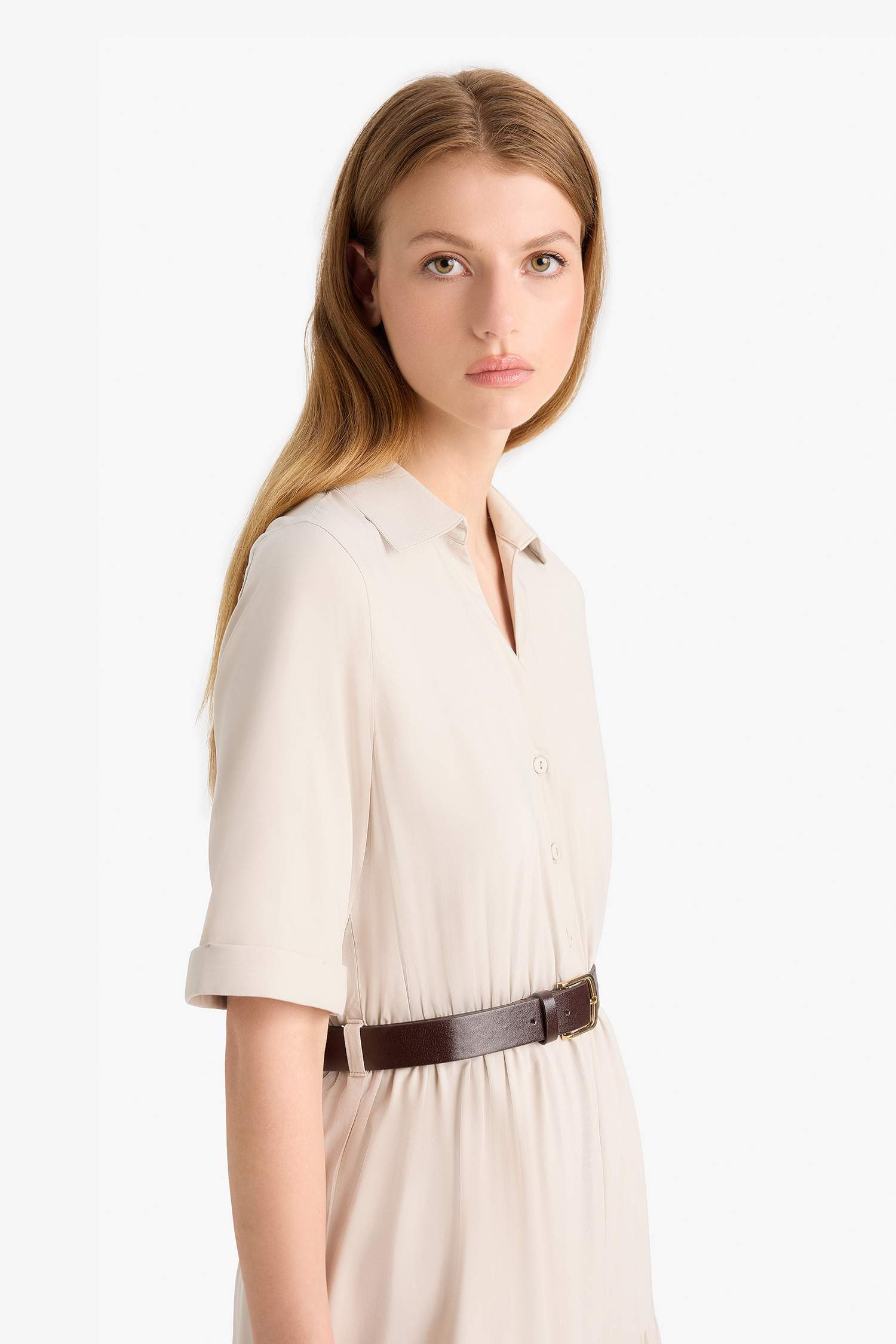 Платье с отложным воротником и коротким рукавом миди