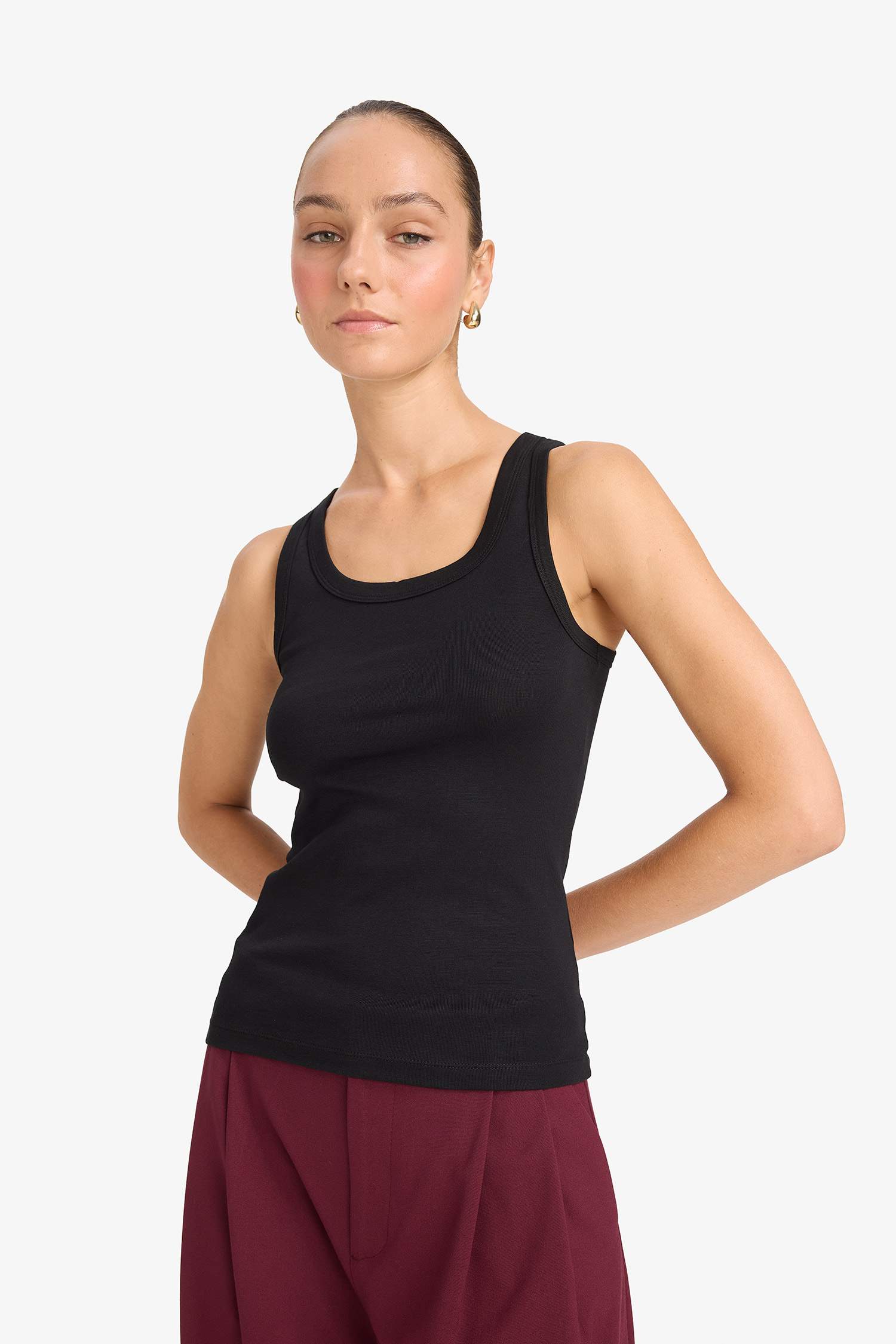 Slim Fit Basic Camisole Round Collar Tank Top