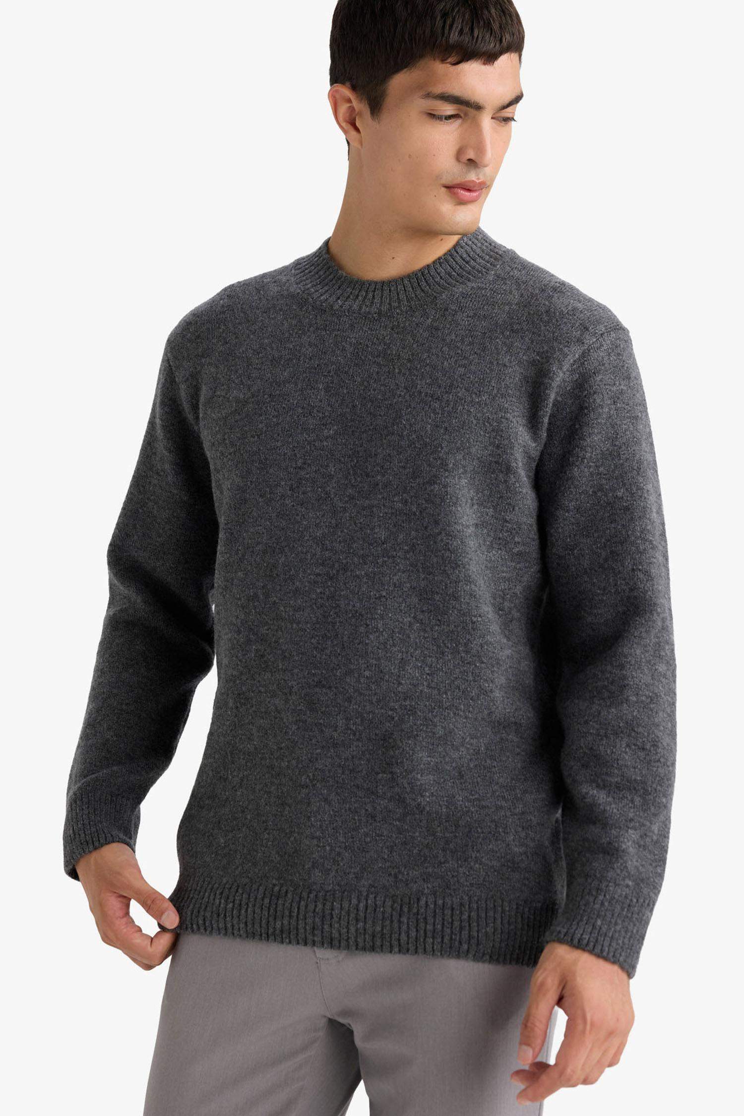 Relax Fit Crew Neck Knit Pullover