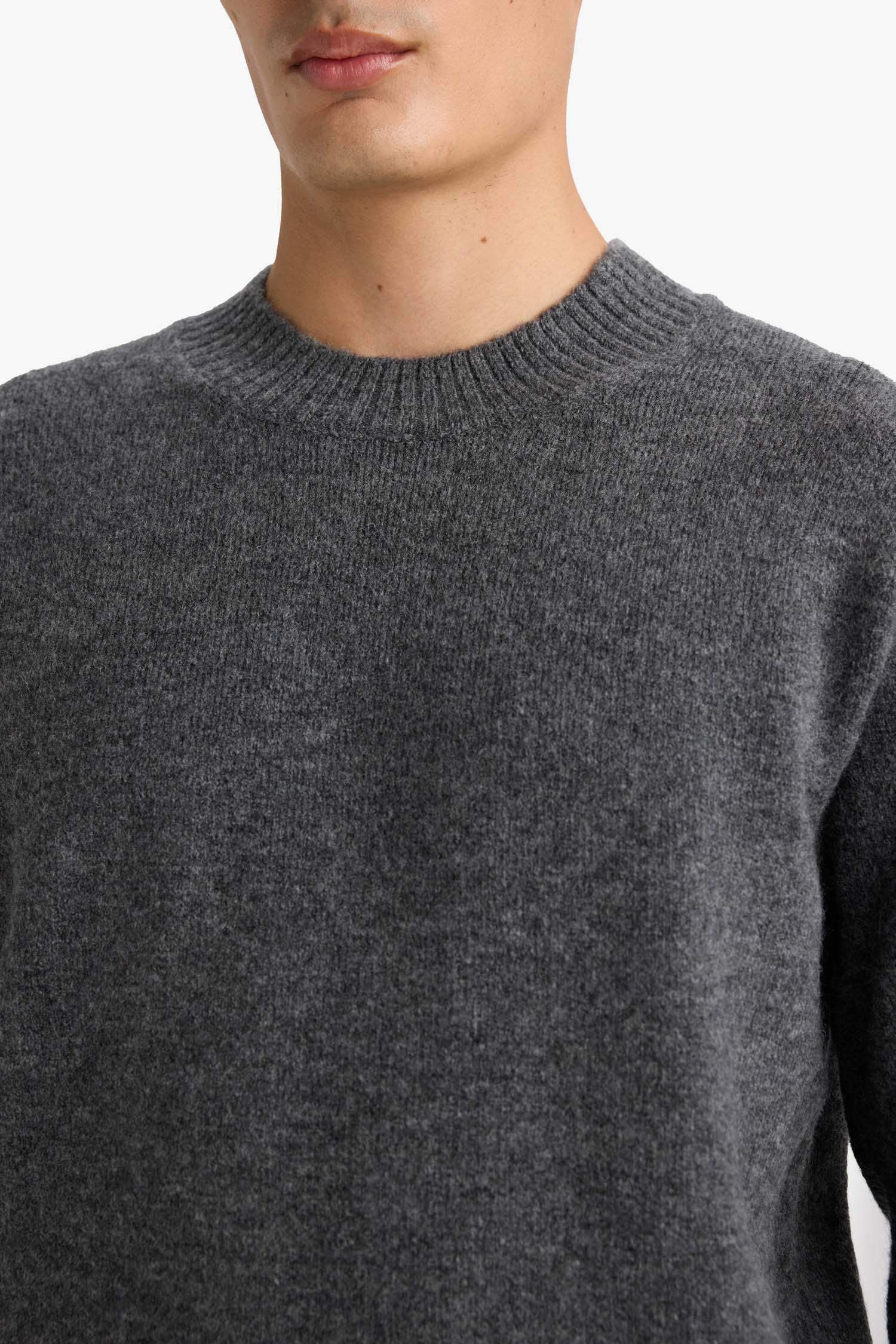 Relax Fit Crew Neck Knit Pullover