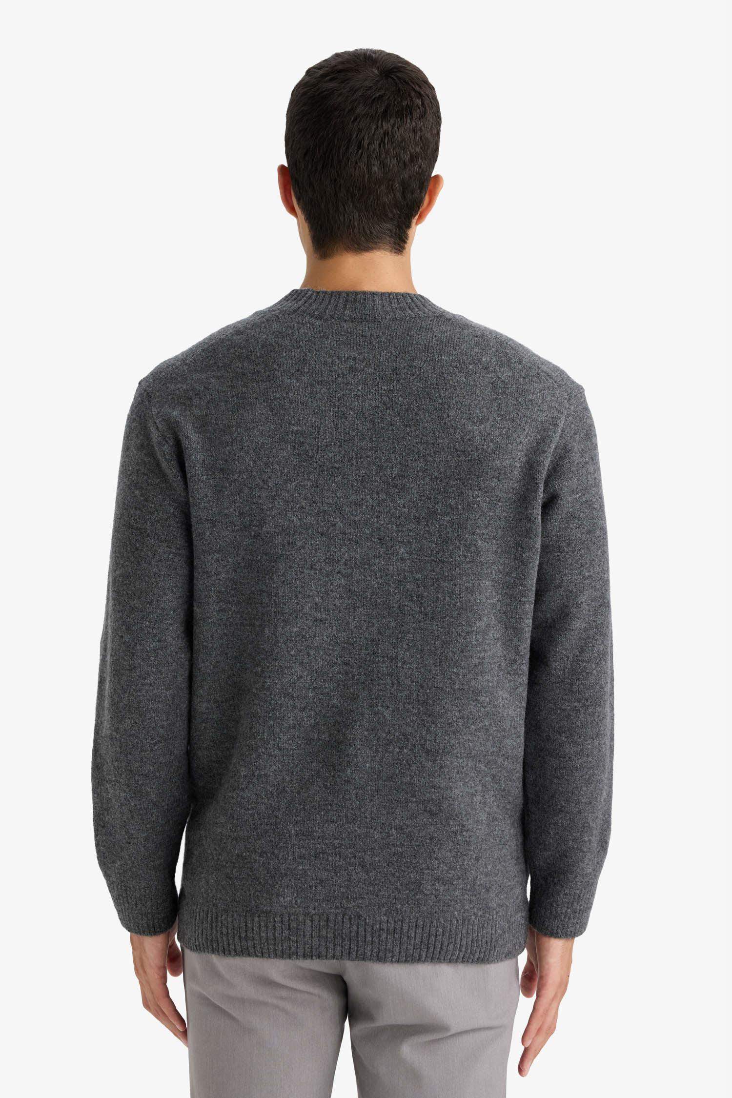 Relax Fit Crew Neck Knit Pullover
