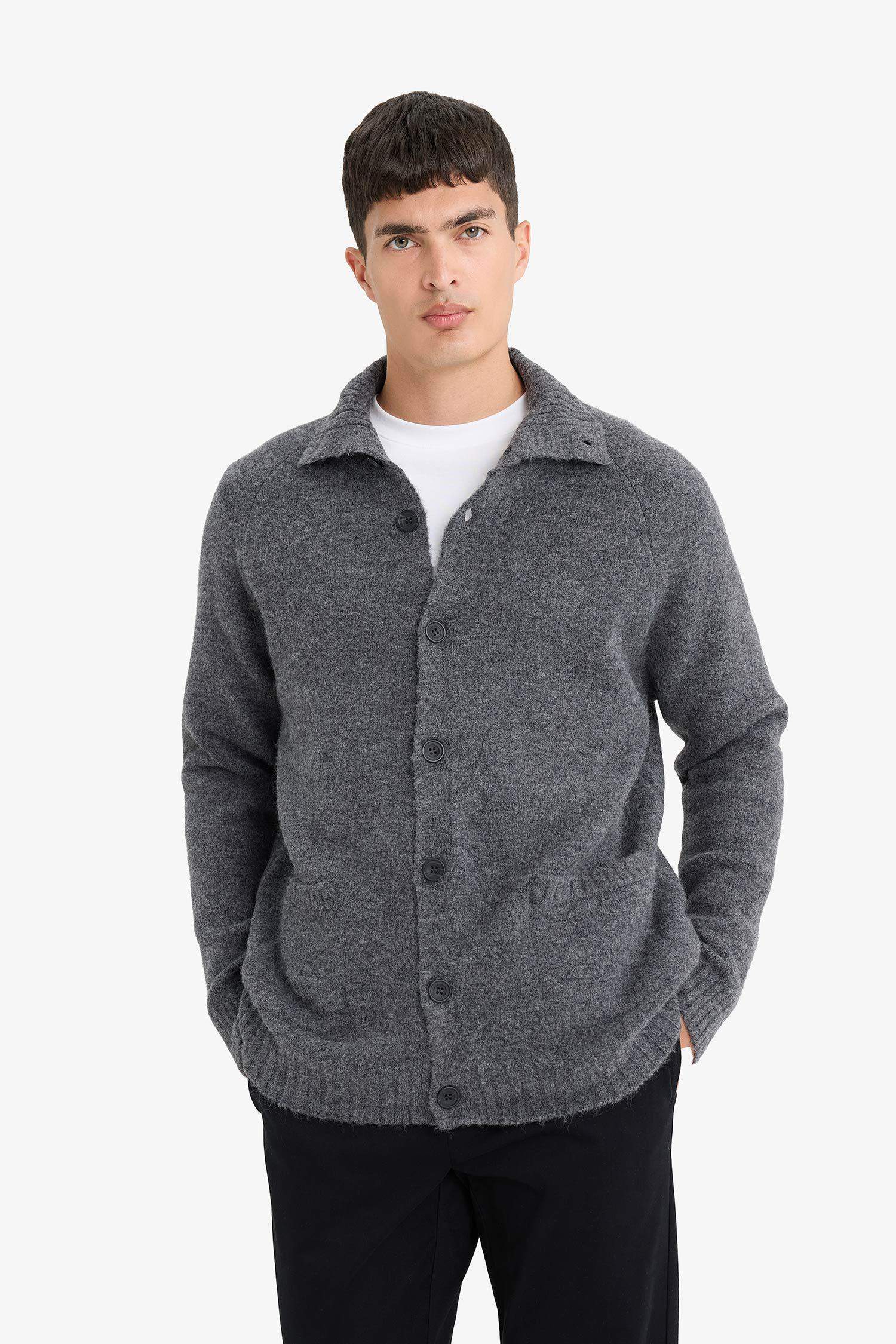 Standart Fit Balıkçı Yaka Düğmeli Cepli Triko Hırka