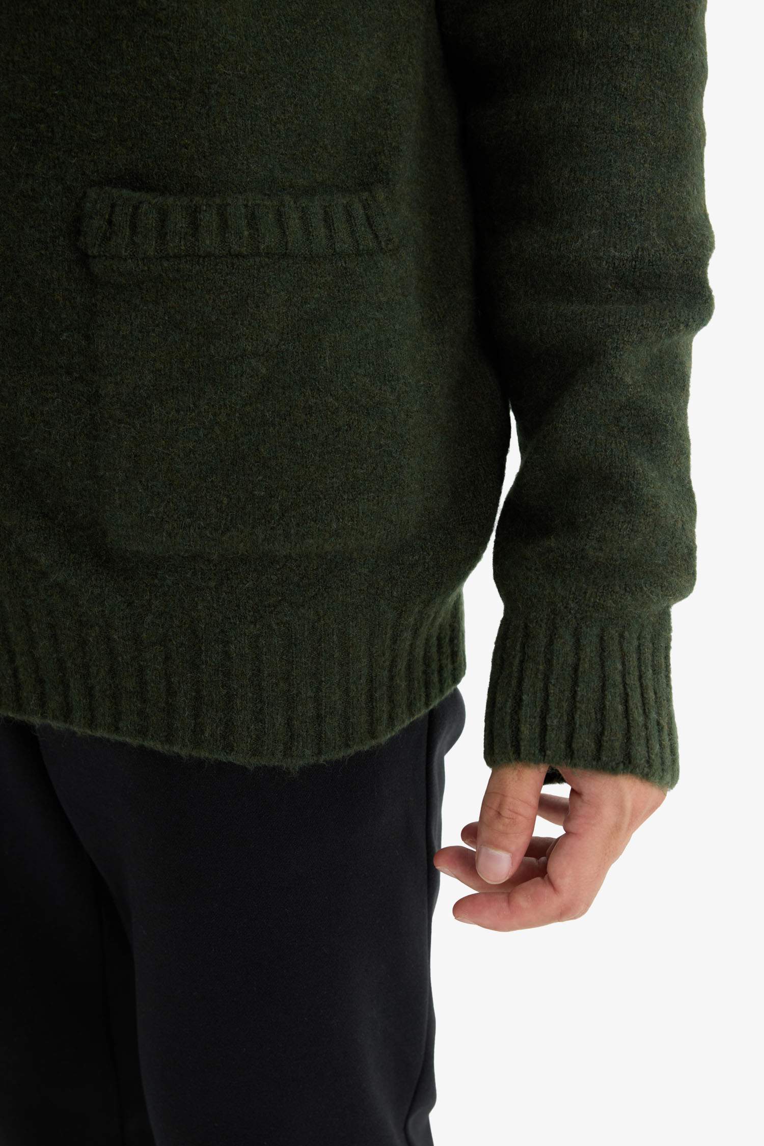 Standart Fit Balıkçı Yaka Düğmeli Cepli Triko Hırka