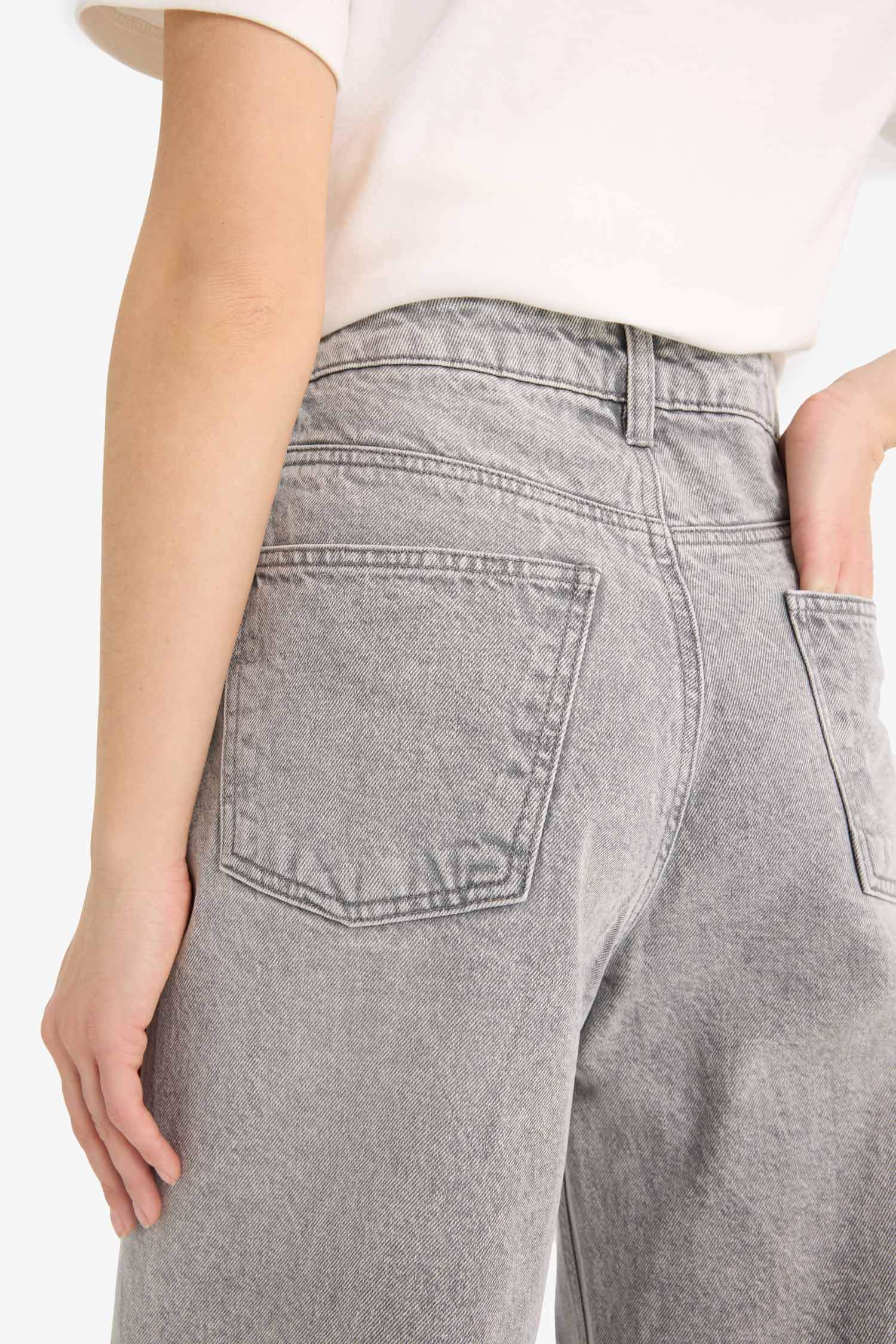 Barrel Fit Yüksek Bel Düz Paça Uzun Jean Kar Yıkamalı Pantolon